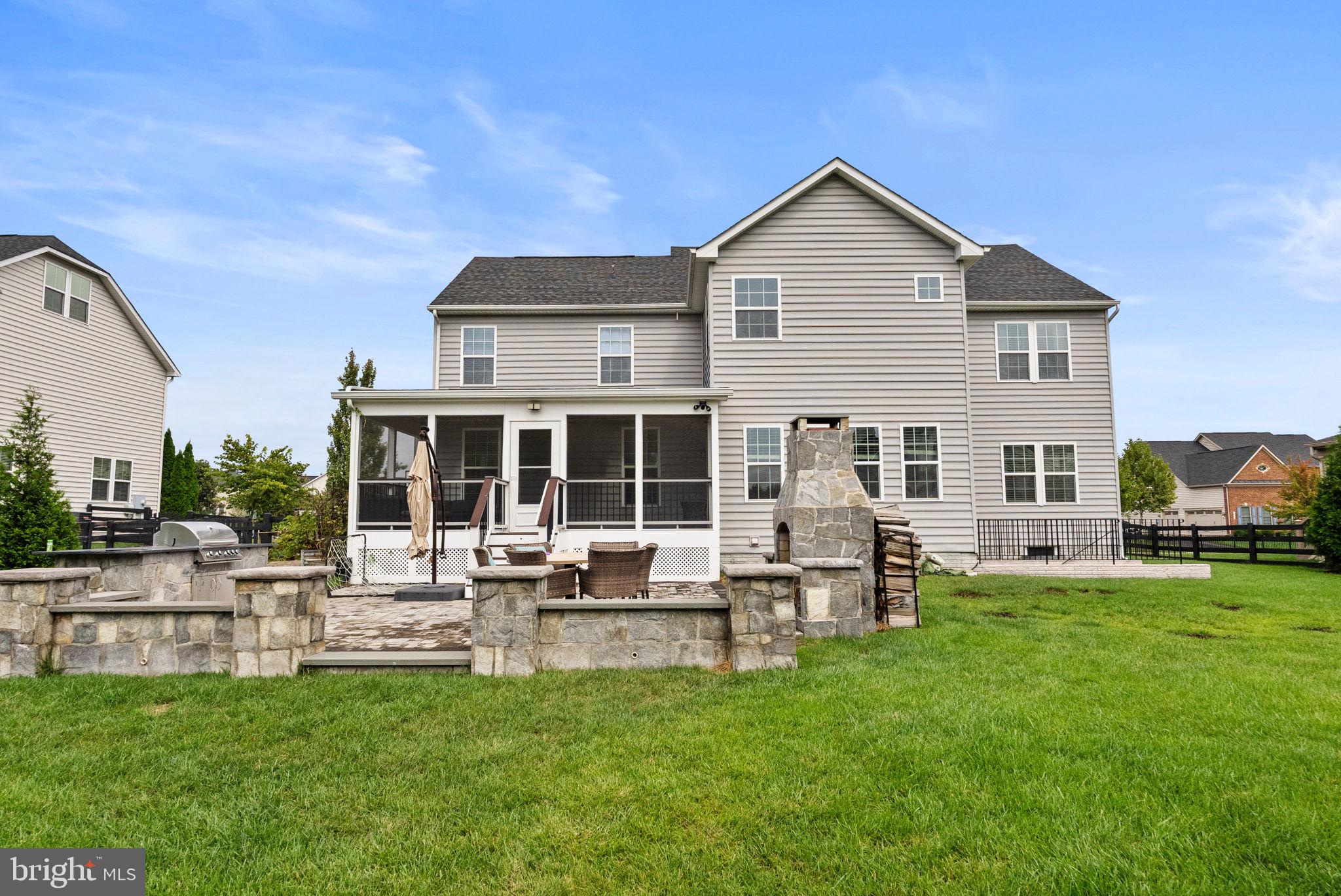 DAWSON'S CORNER - Residential