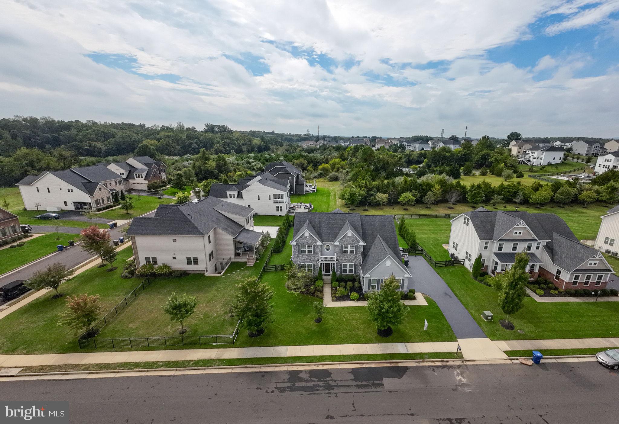 DAWSON'S CORNER - Residential