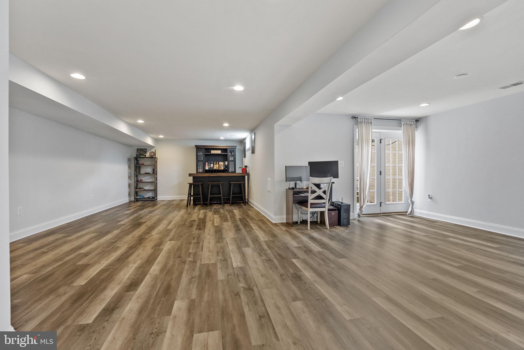 DAWSON'S CORNER - Residential