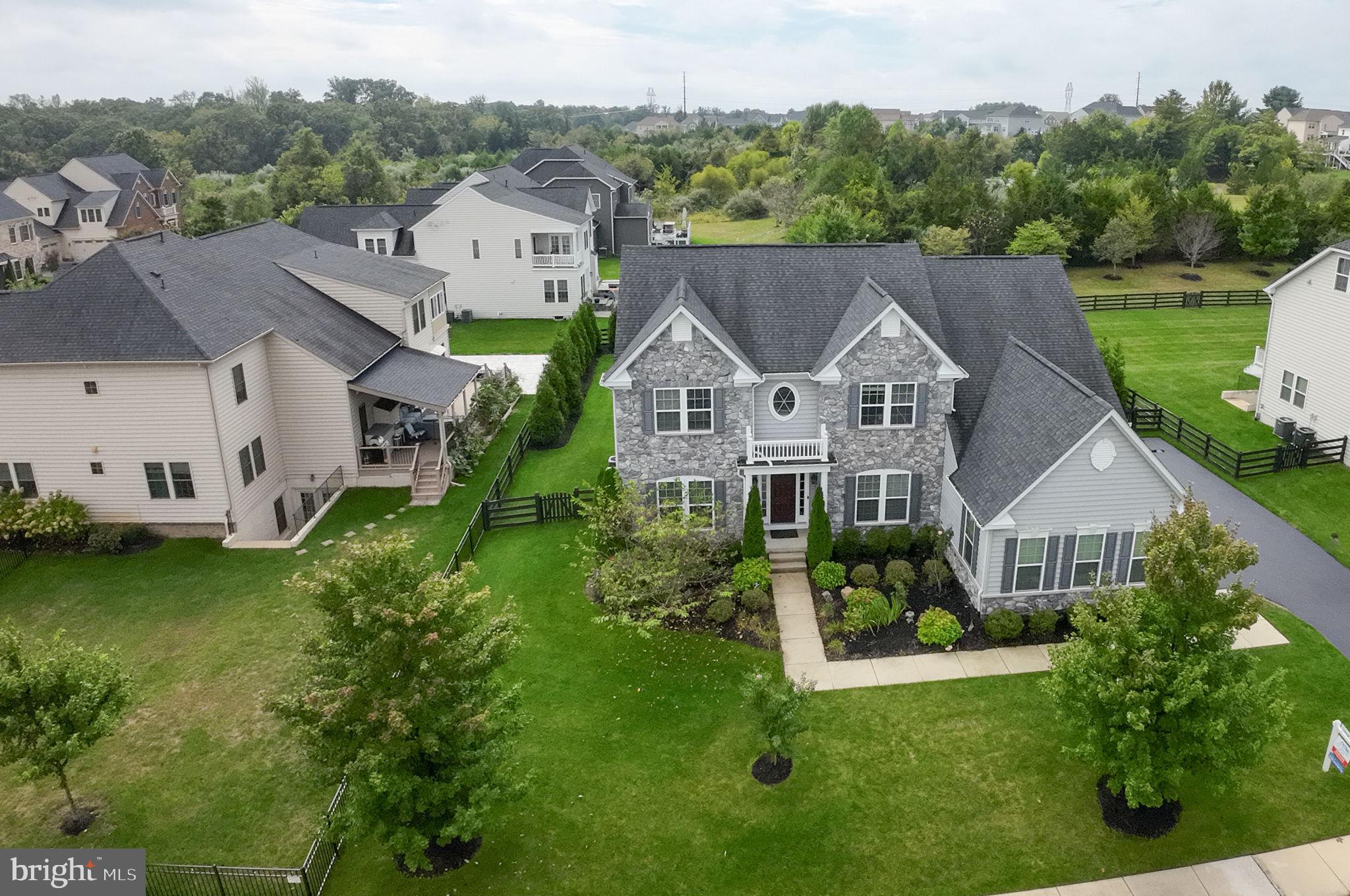 DAWSON'S CORNER - Residential