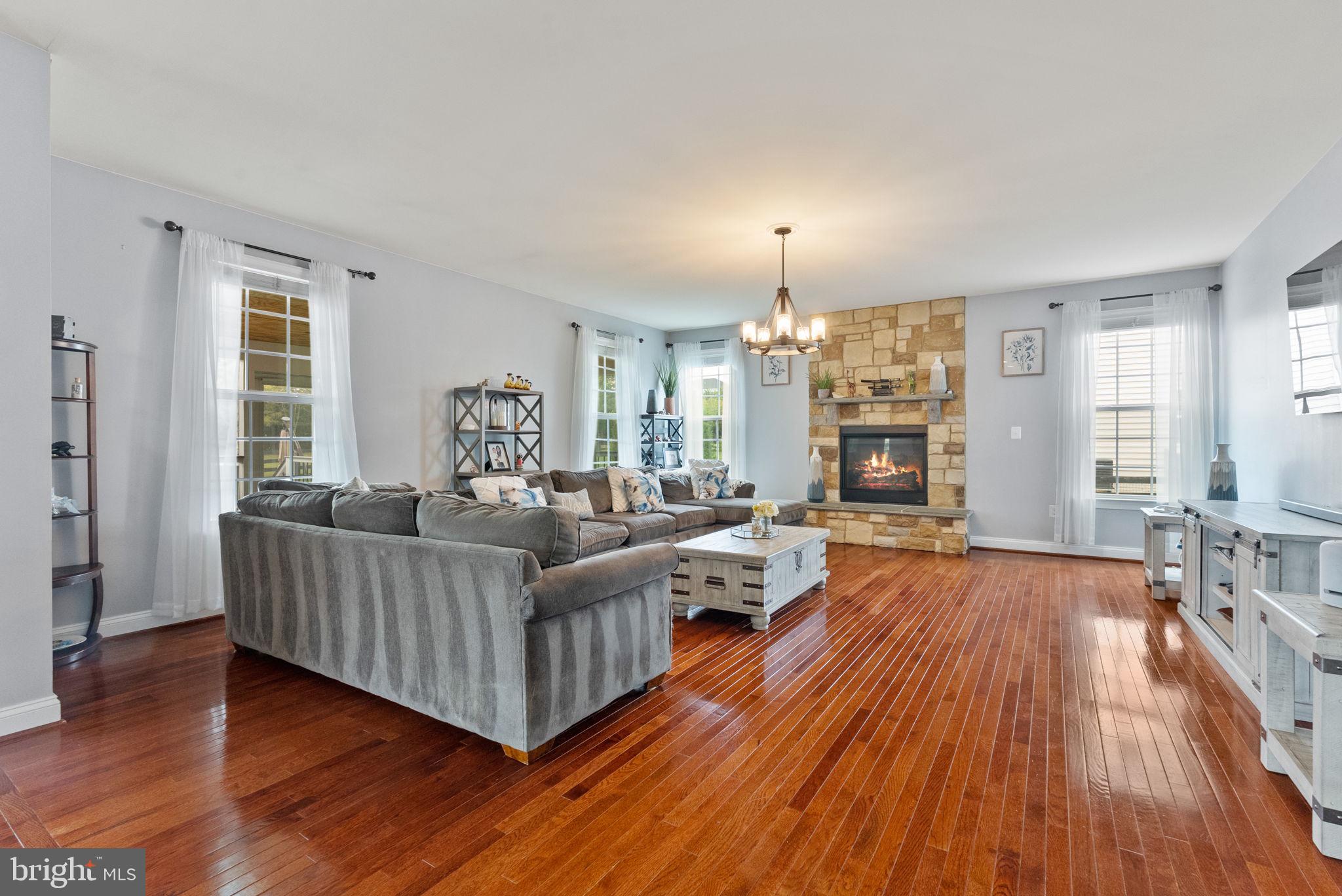 DAWSON'S CORNER - Residential