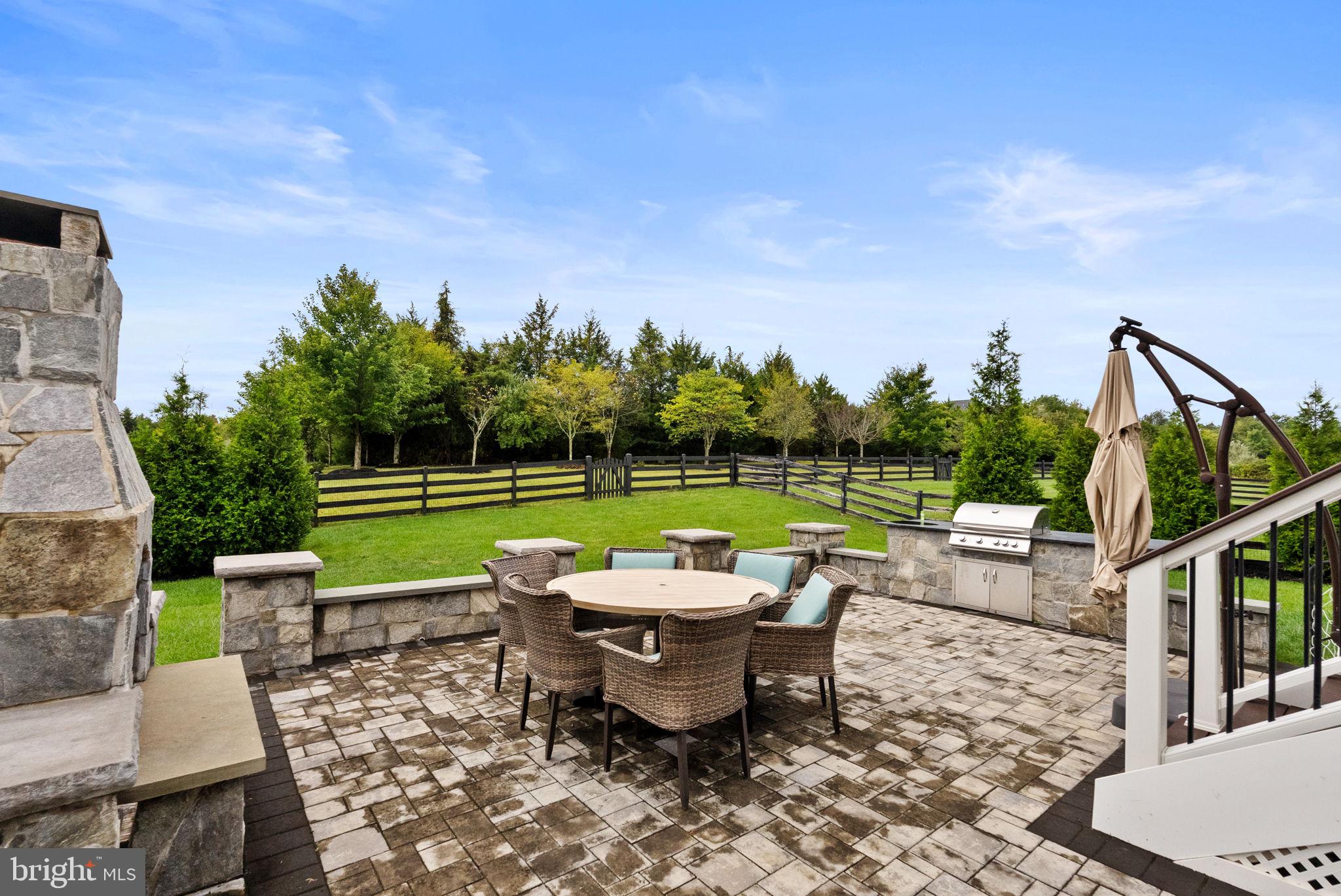 DAWSON'S CORNER - Residential