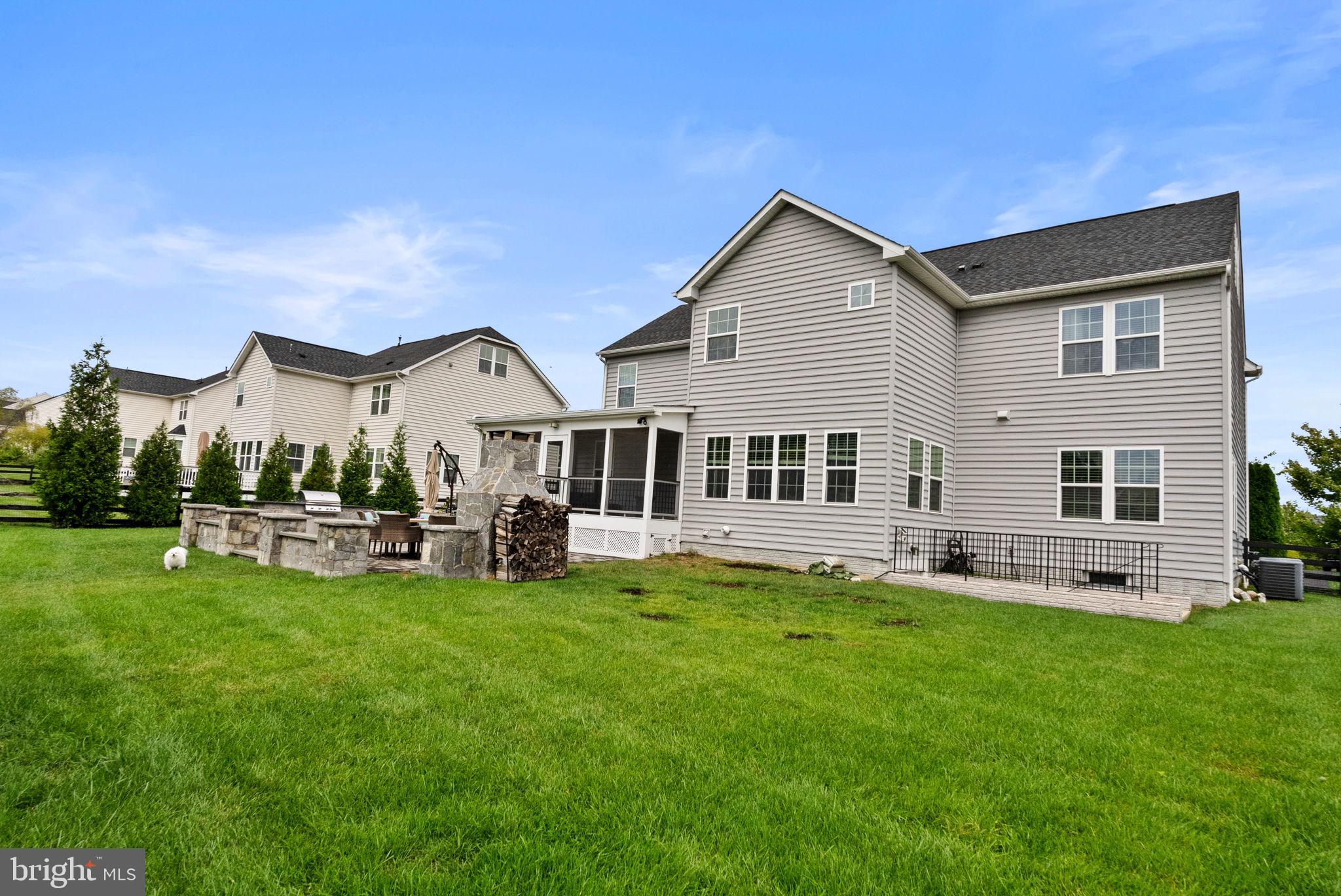 DAWSON'S CORNER - Residential