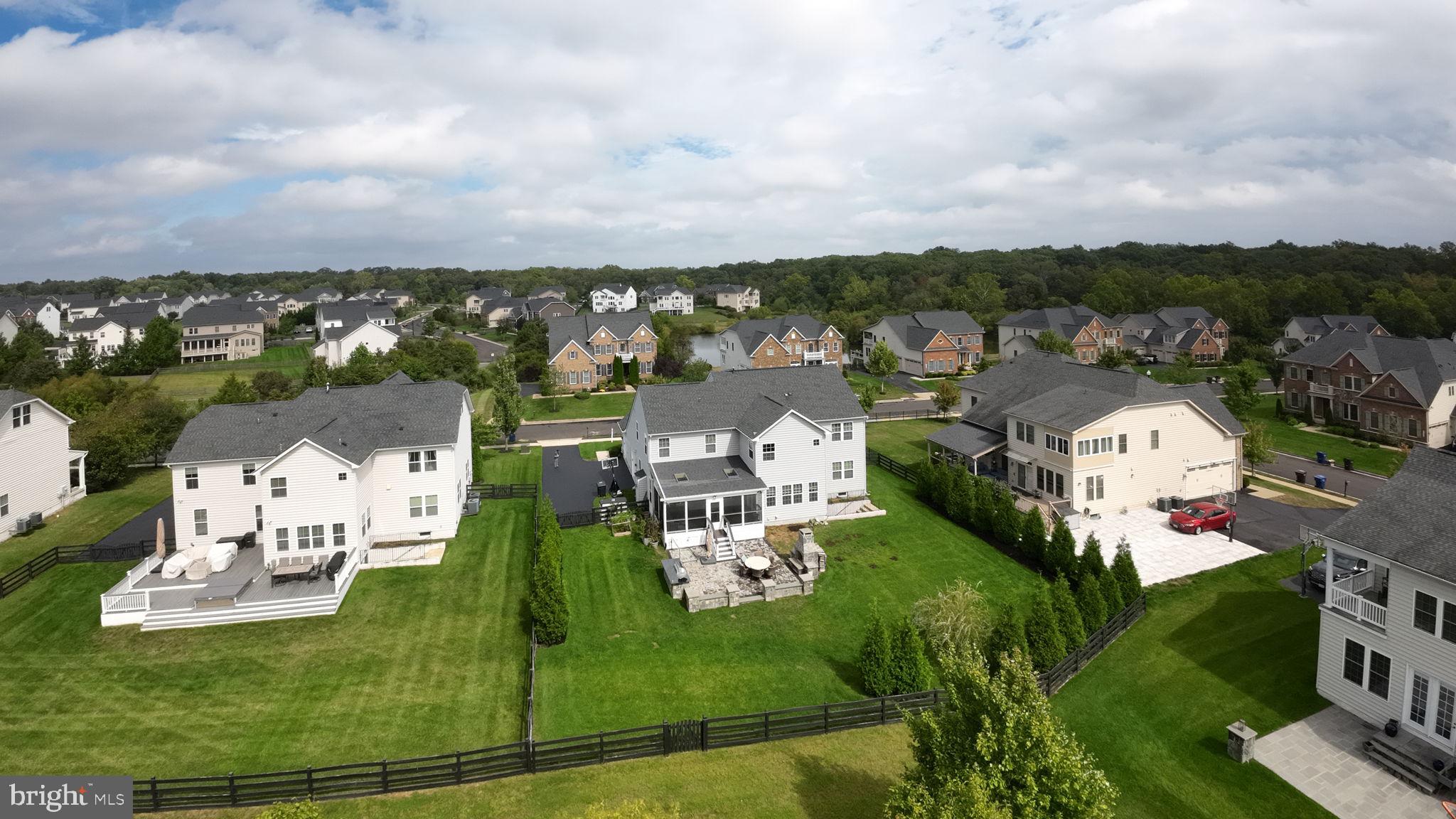 DAWSON'S CORNER - Residential