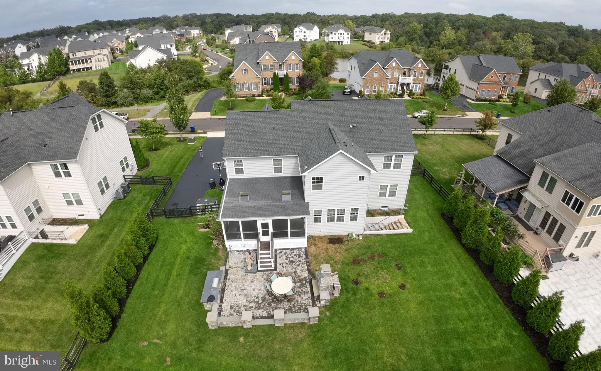 DAWSON'S CORNER - Residential