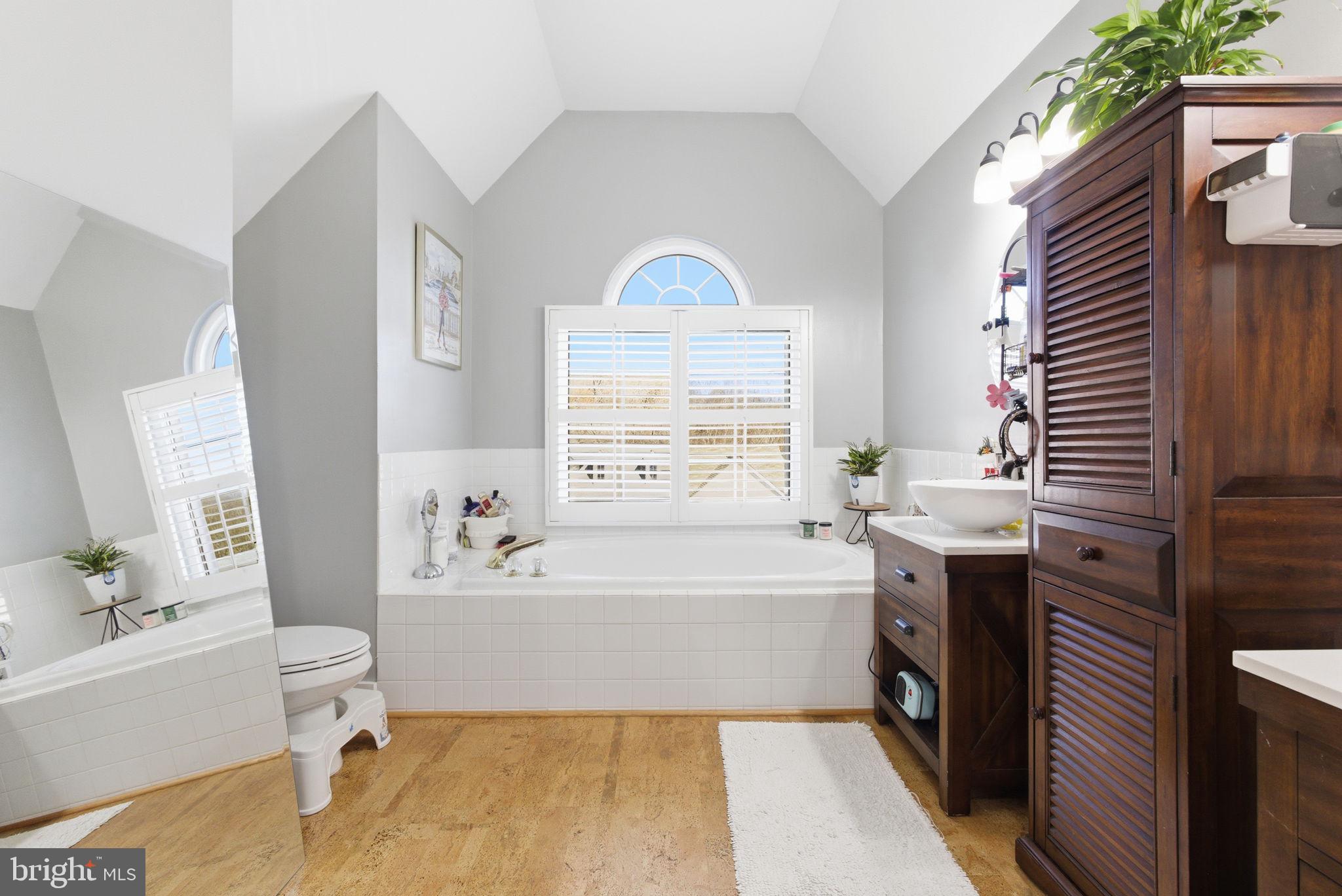 HUNTING QUARTERS - Residential