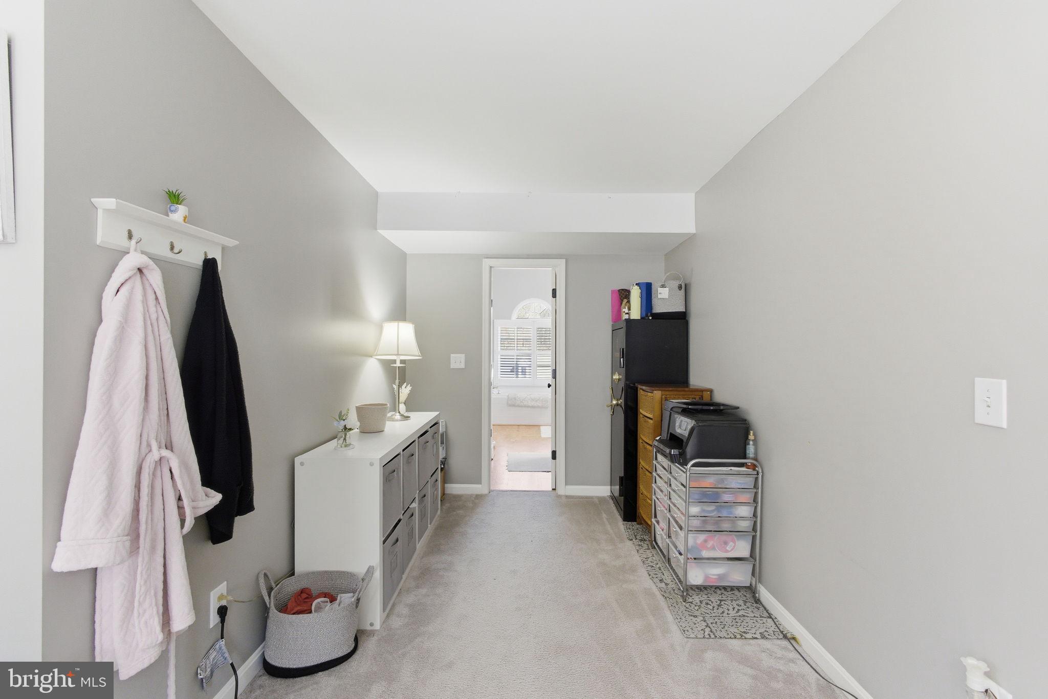 HUNTING QUARTERS - Residential