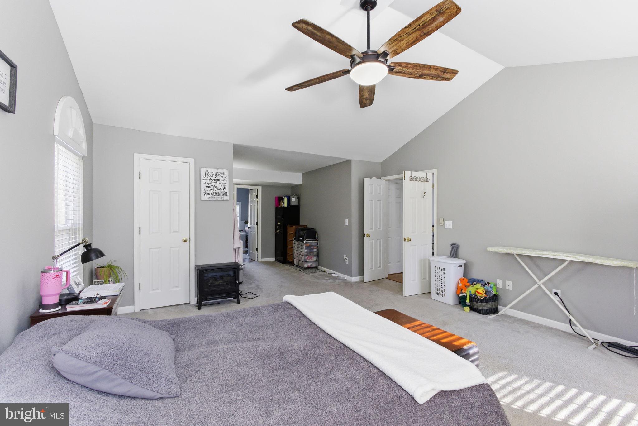 HUNTING QUARTERS - Residential