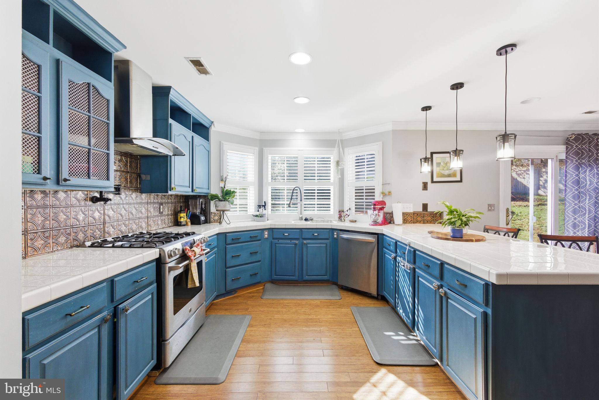 HUNTING QUARTERS - Residential