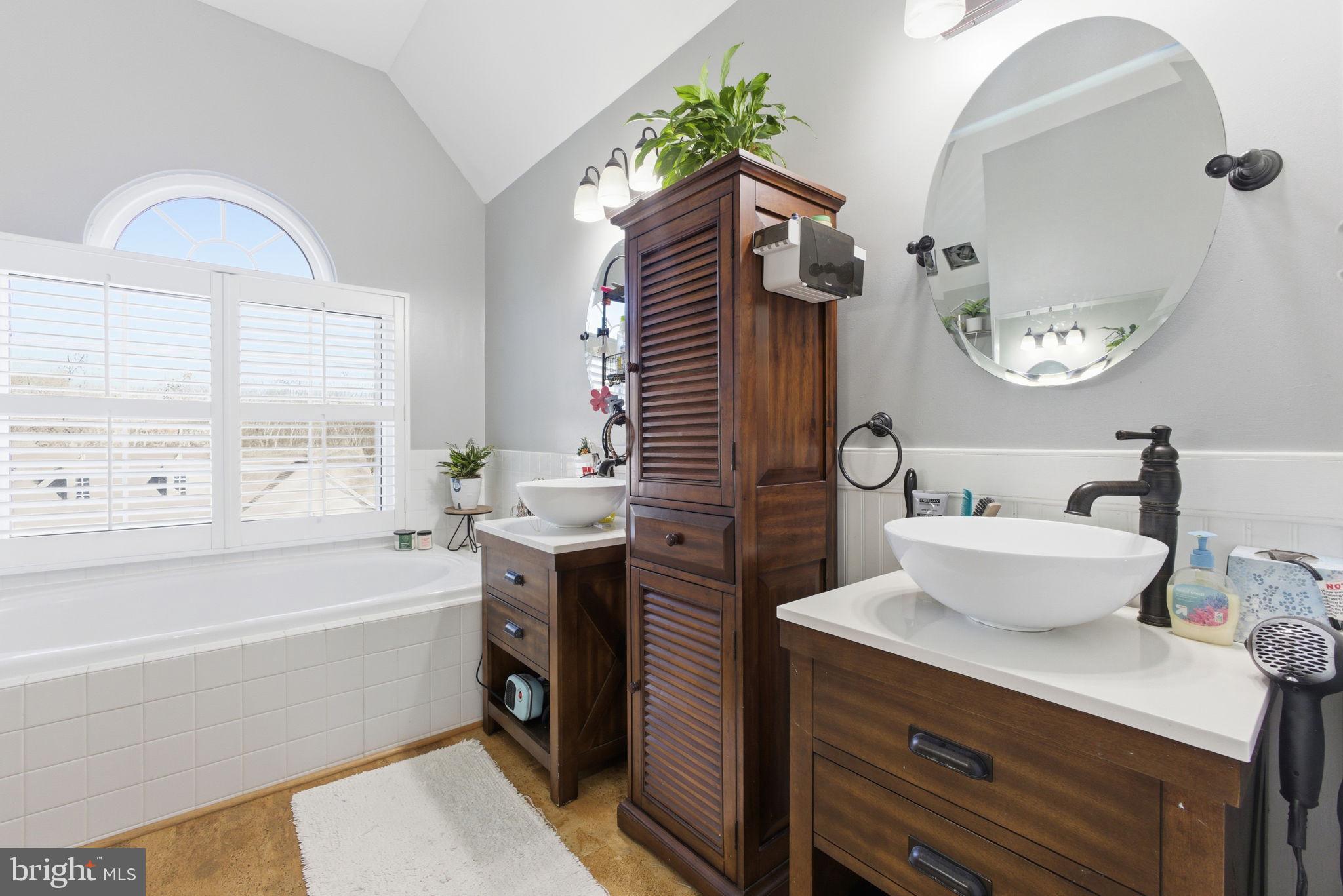 HUNTING QUARTERS - Residential