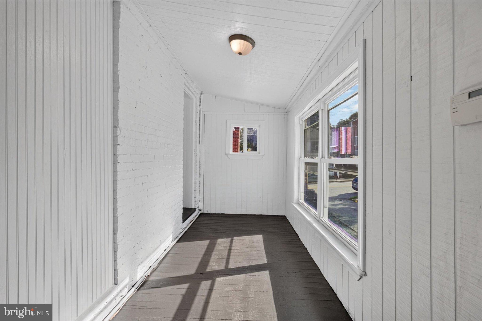 816 S PERSHING AVENUE