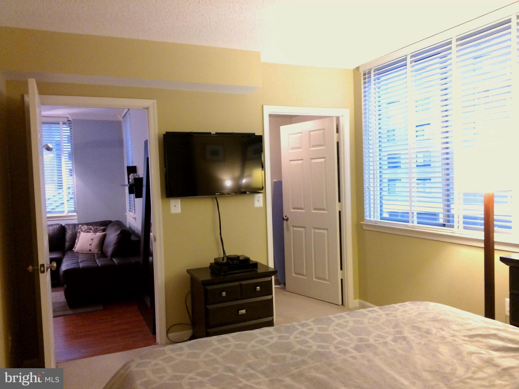 LEXINGTON SQUARE - Residential