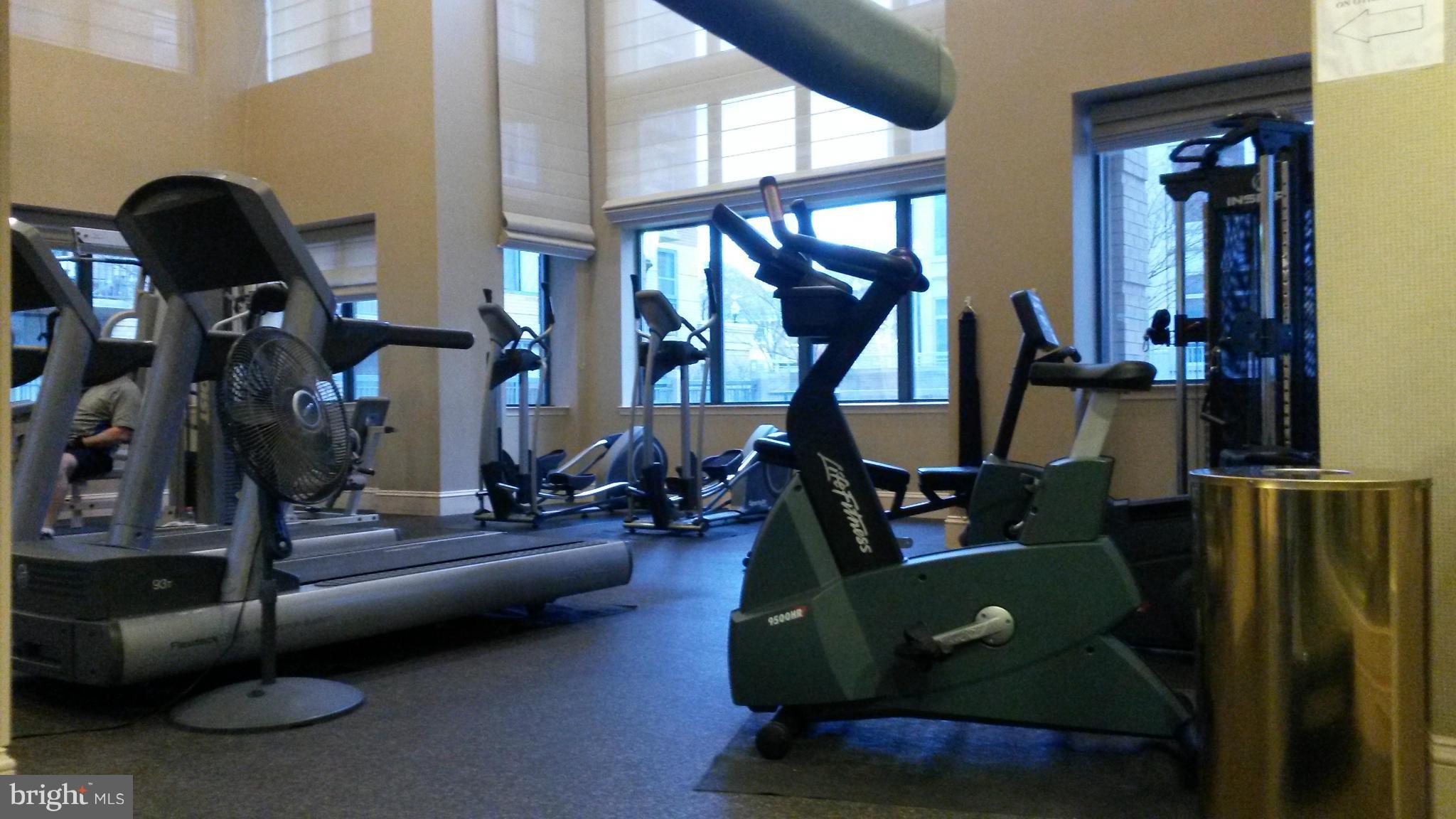 LEXINGTON SQUARE - Residential