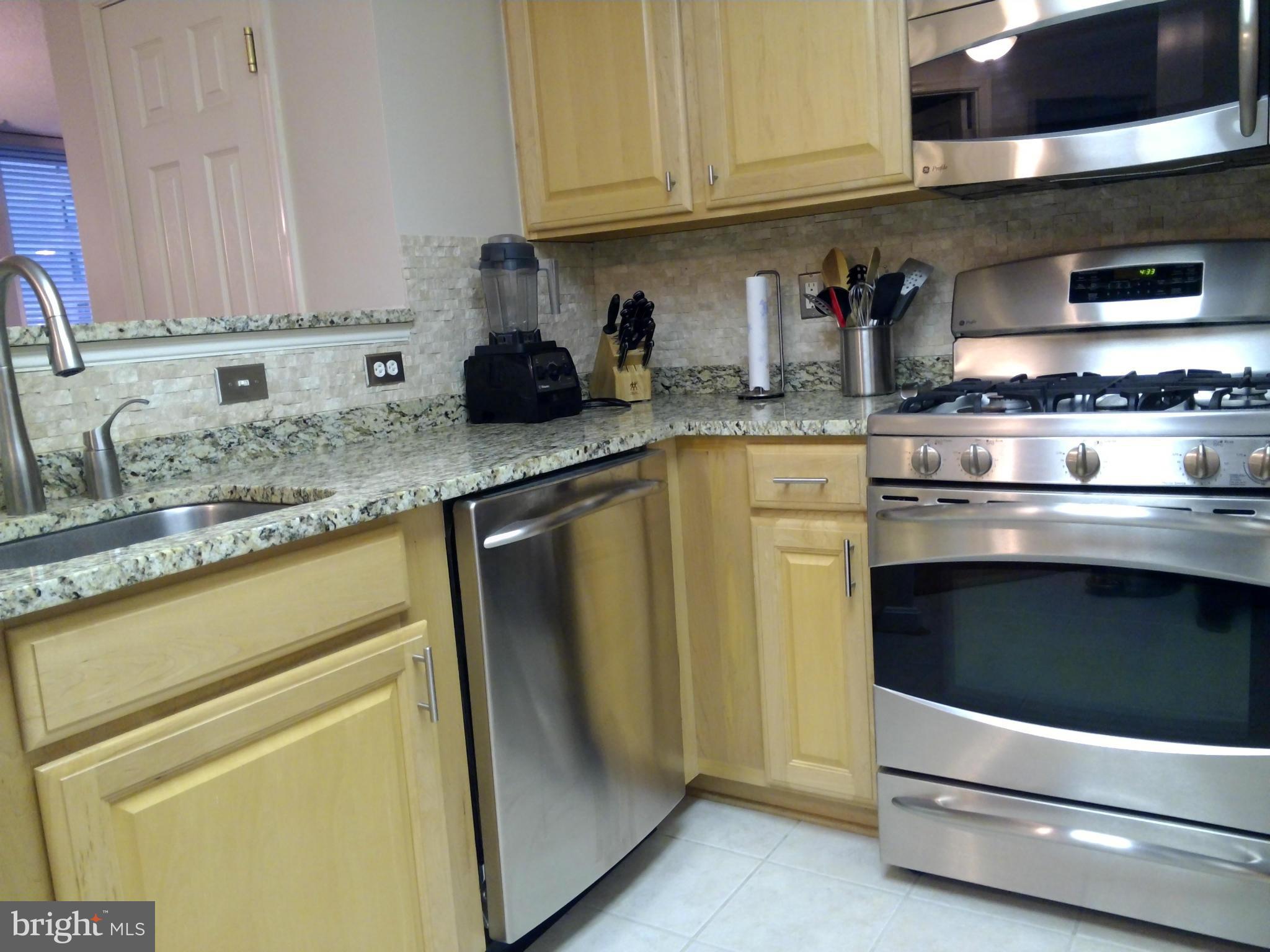 LEXINGTON SQUARE - Residential