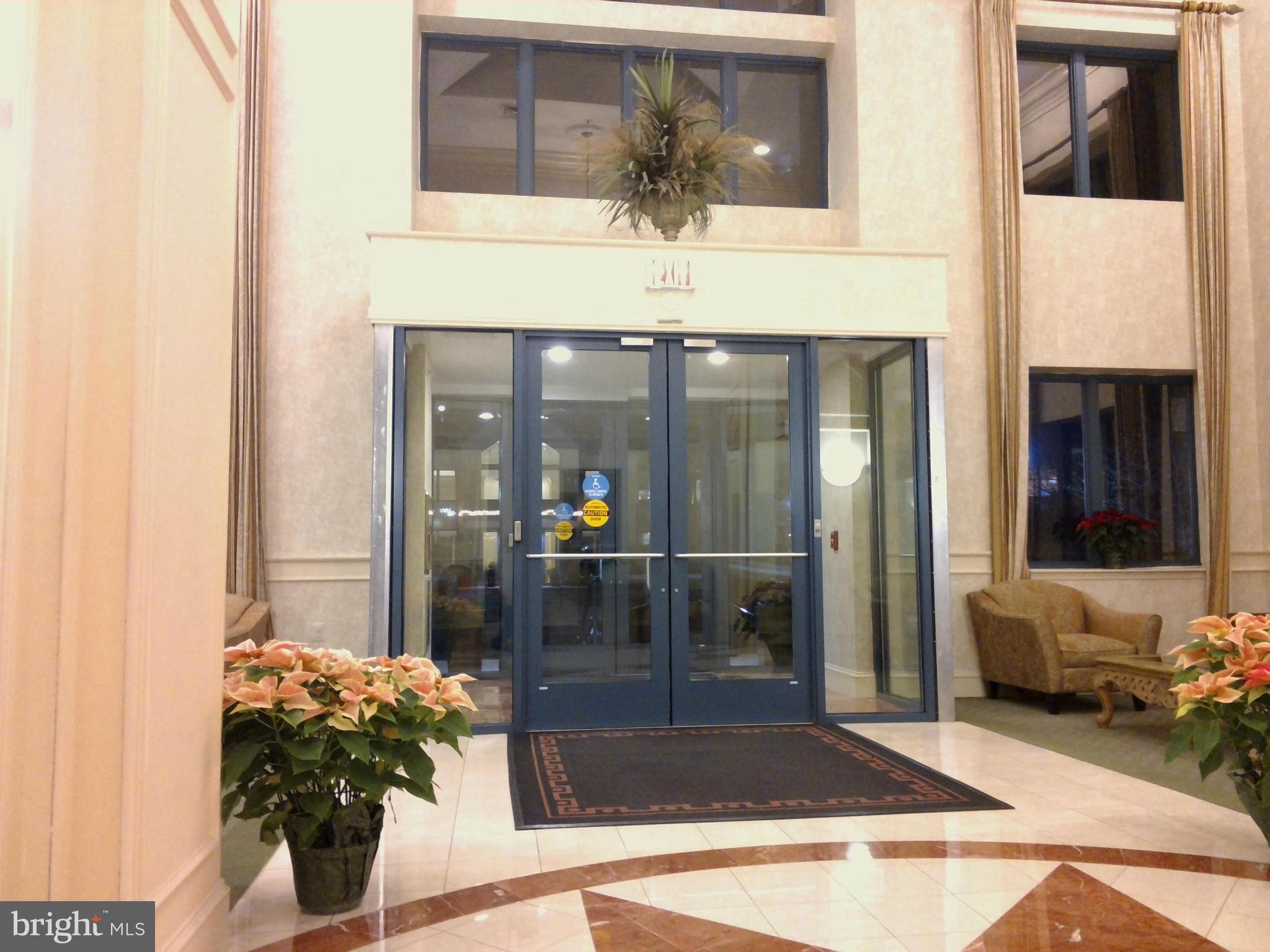 LEXINGTON SQUARE - Residential