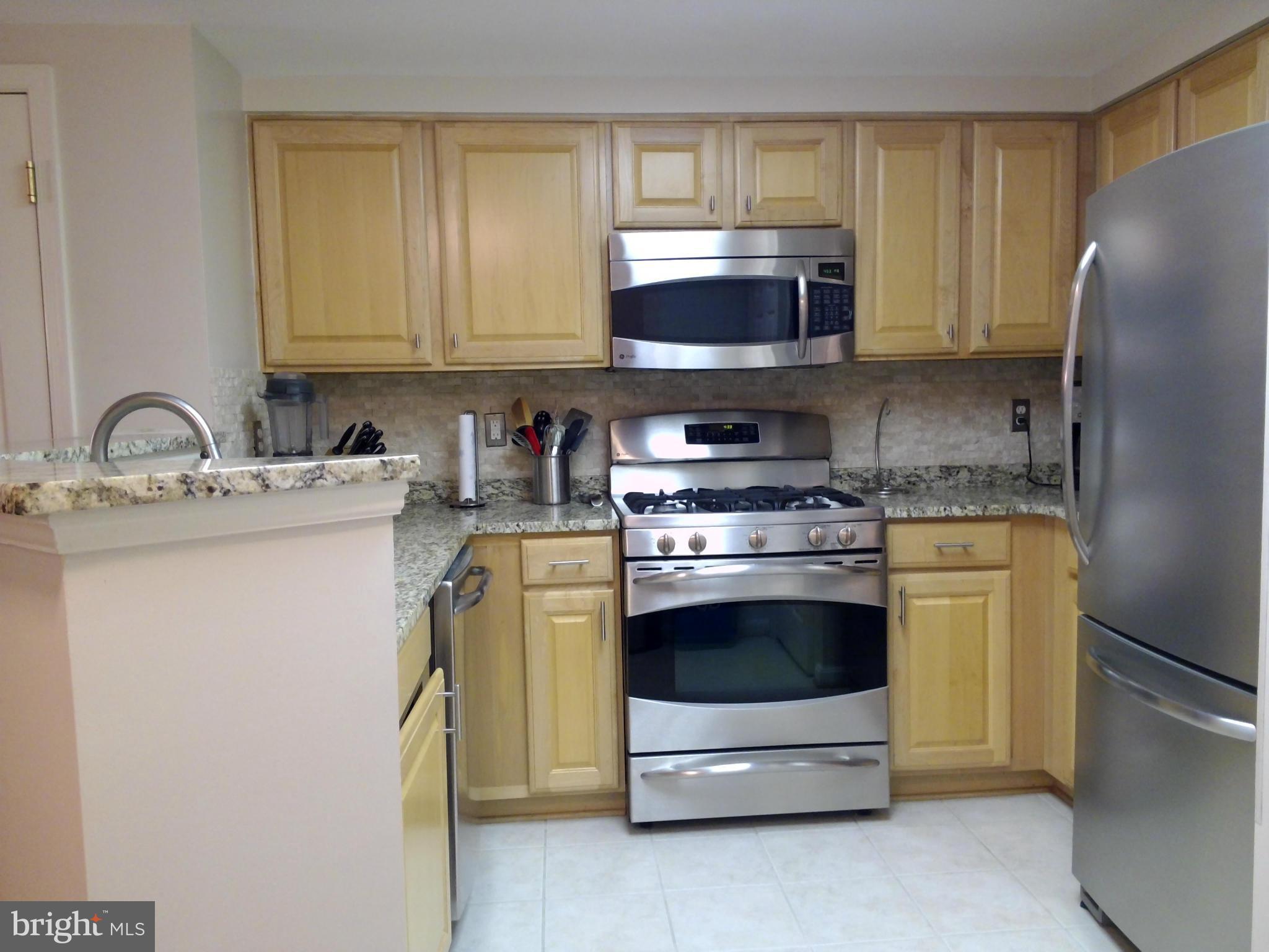 LEXINGTON SQUARE - Residential