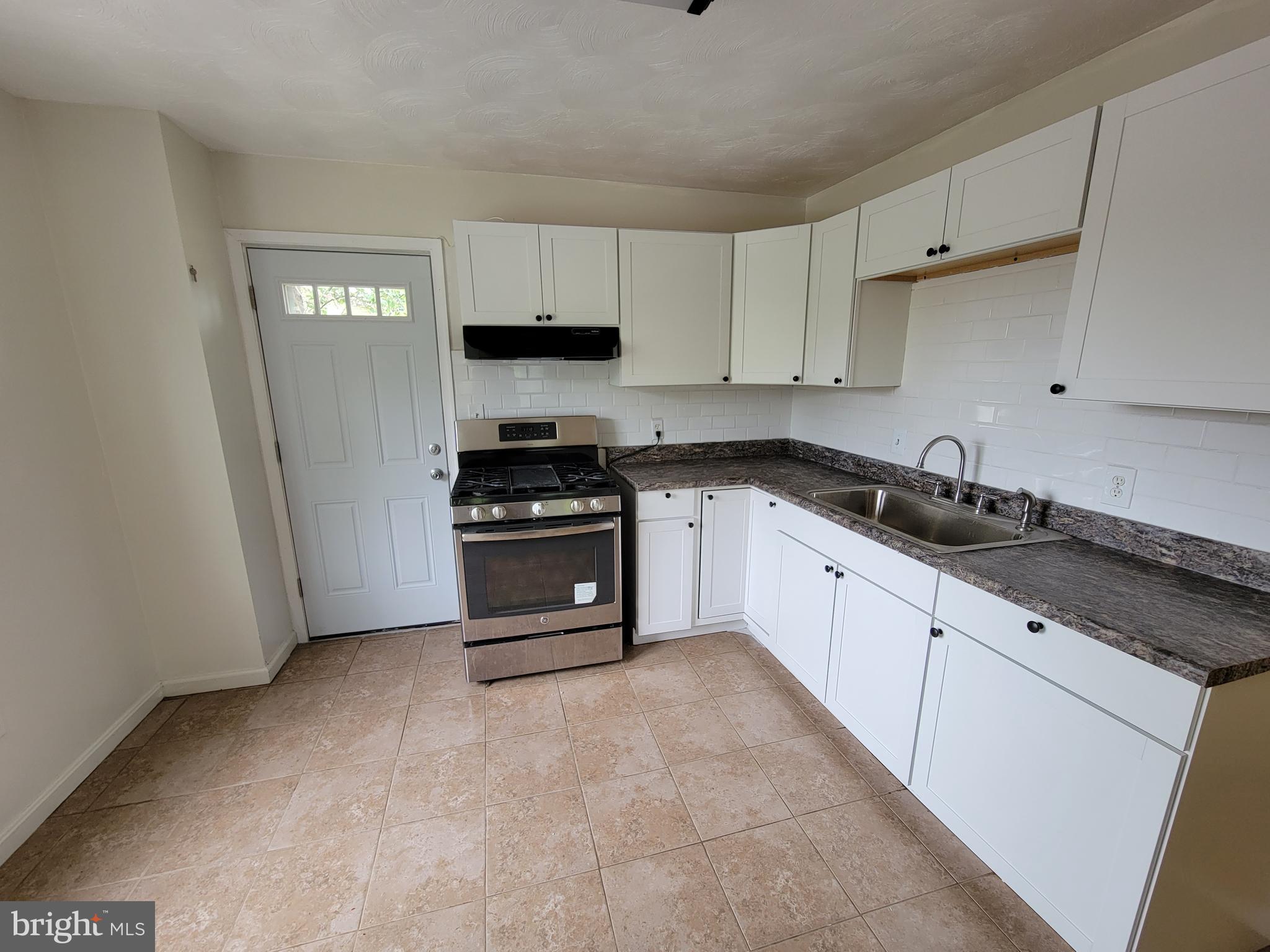 CARMODY HILLS - Residential Lease