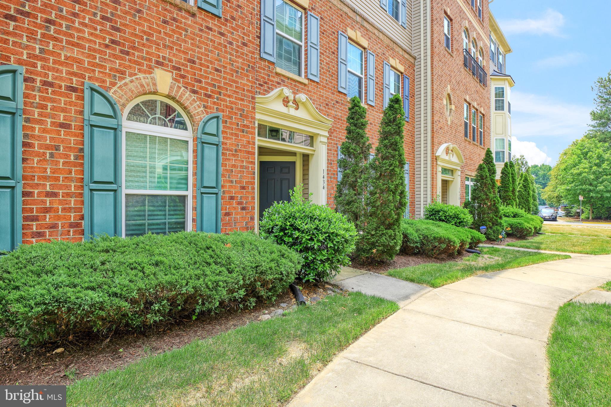 RED OAK CROSSING - Residential Lease