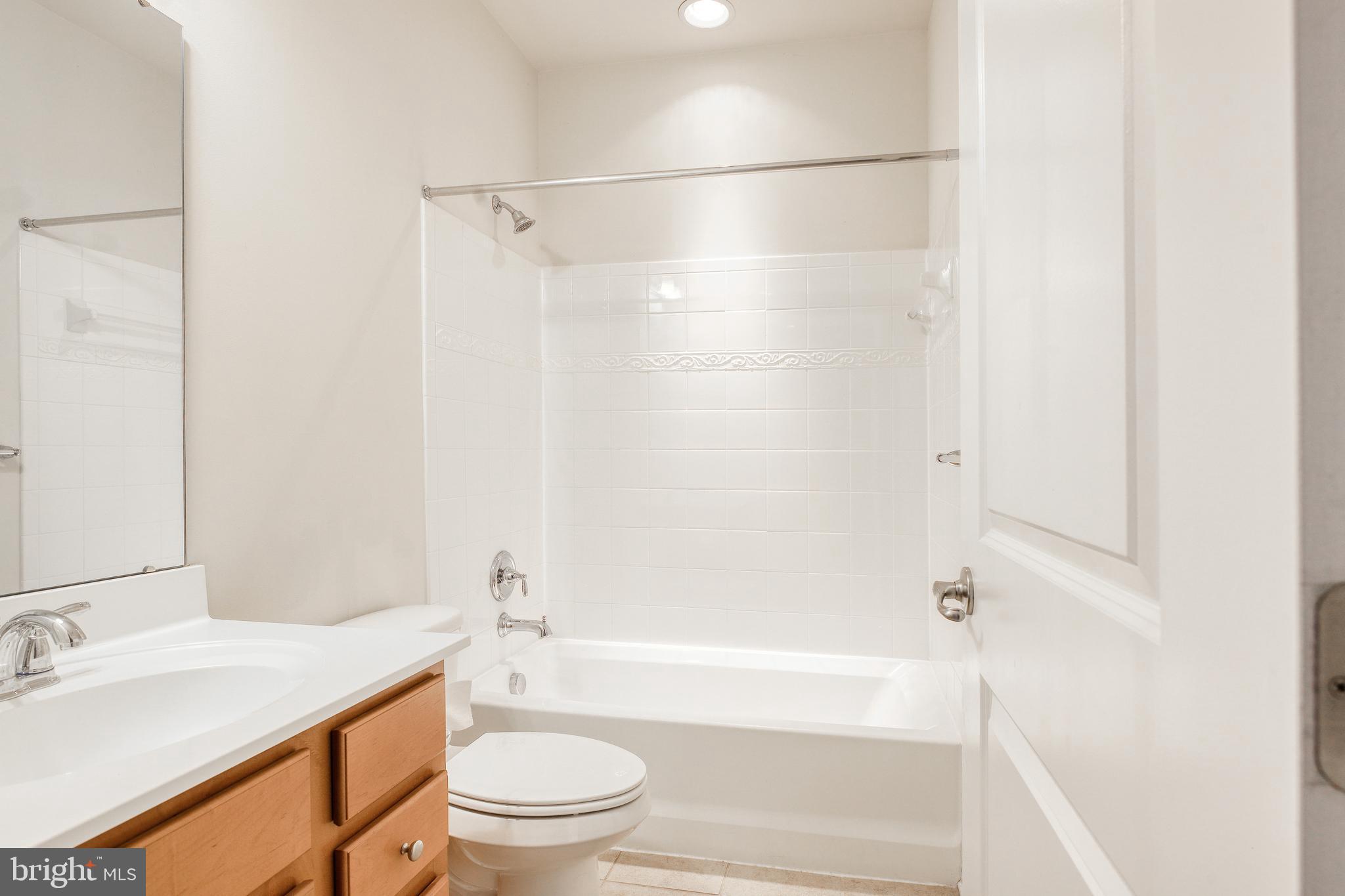 RED OAK CROSSING - Residential Lease