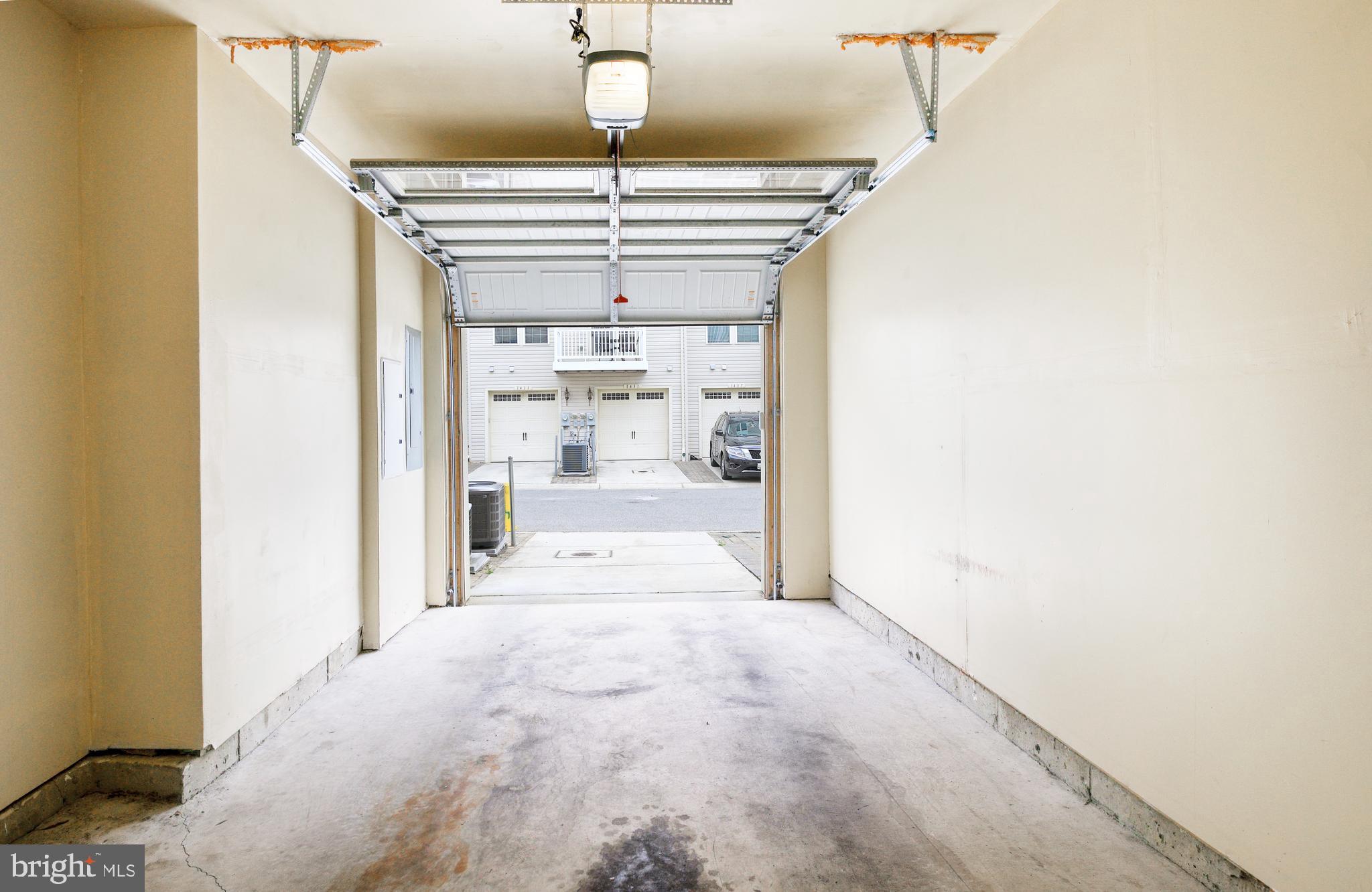 RED OAK CROSSING - Residential Lease