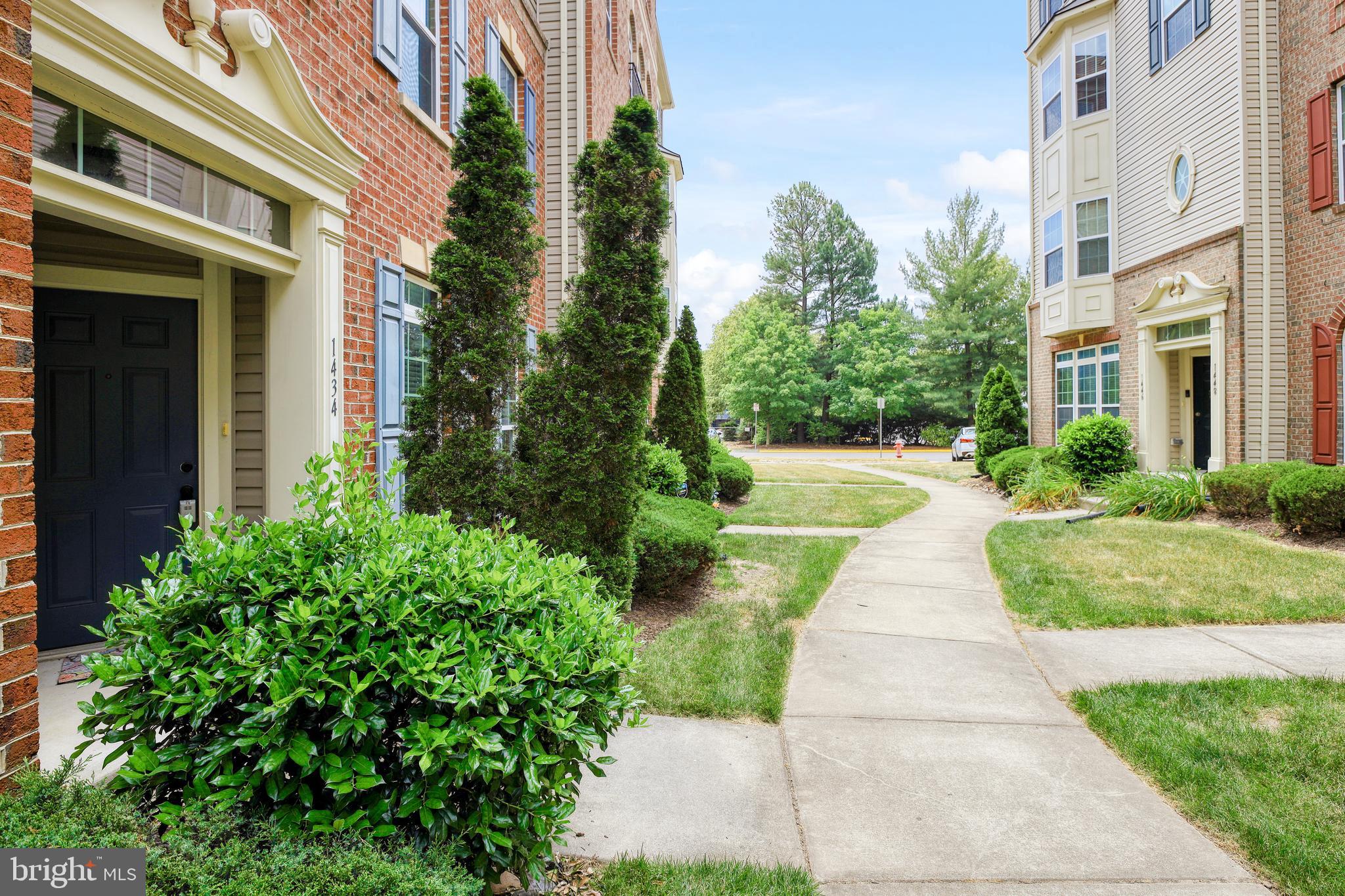 RED OAK CROSSING - Residential Lease