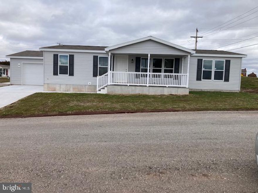 New Home! Combination kitchen kitchen and dining room. With ample closet space!
Lot rent is $632. total, includes the $50 fee for sewer, $22 for trash, monthly
Total is $632.