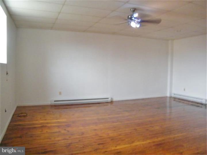 PORT RICHMOND - Commercial Sale