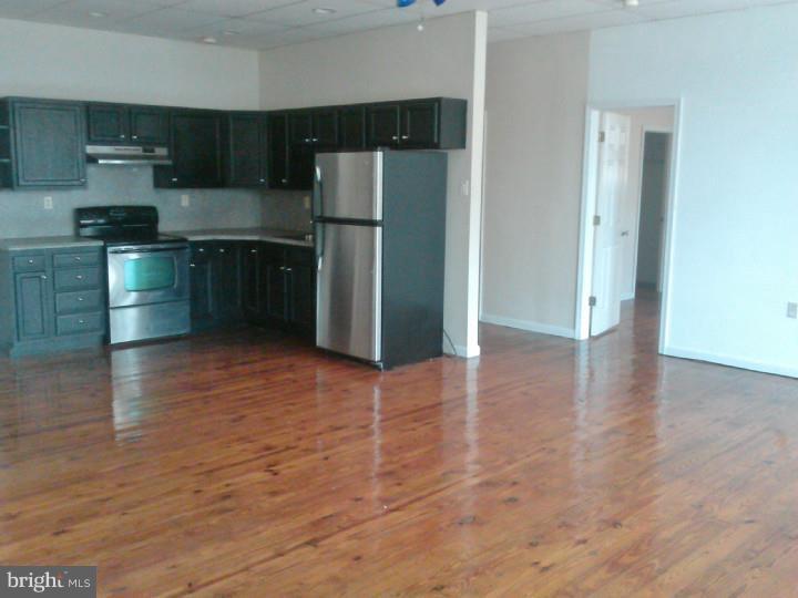 PORT RICHMOND - Commercial Sale