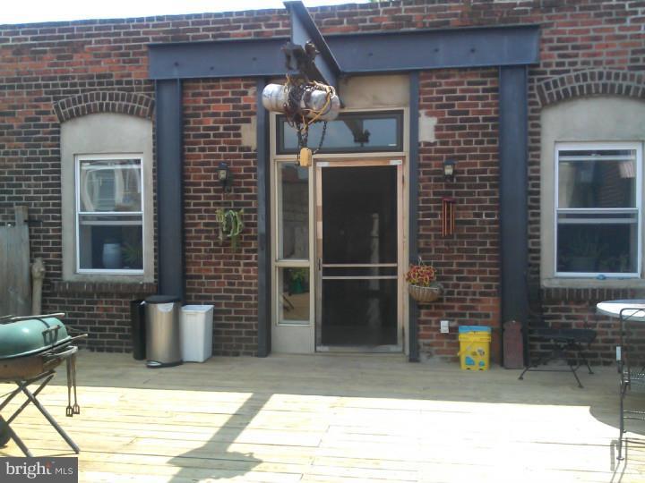 PORT RICHMOND - Commercial Sale