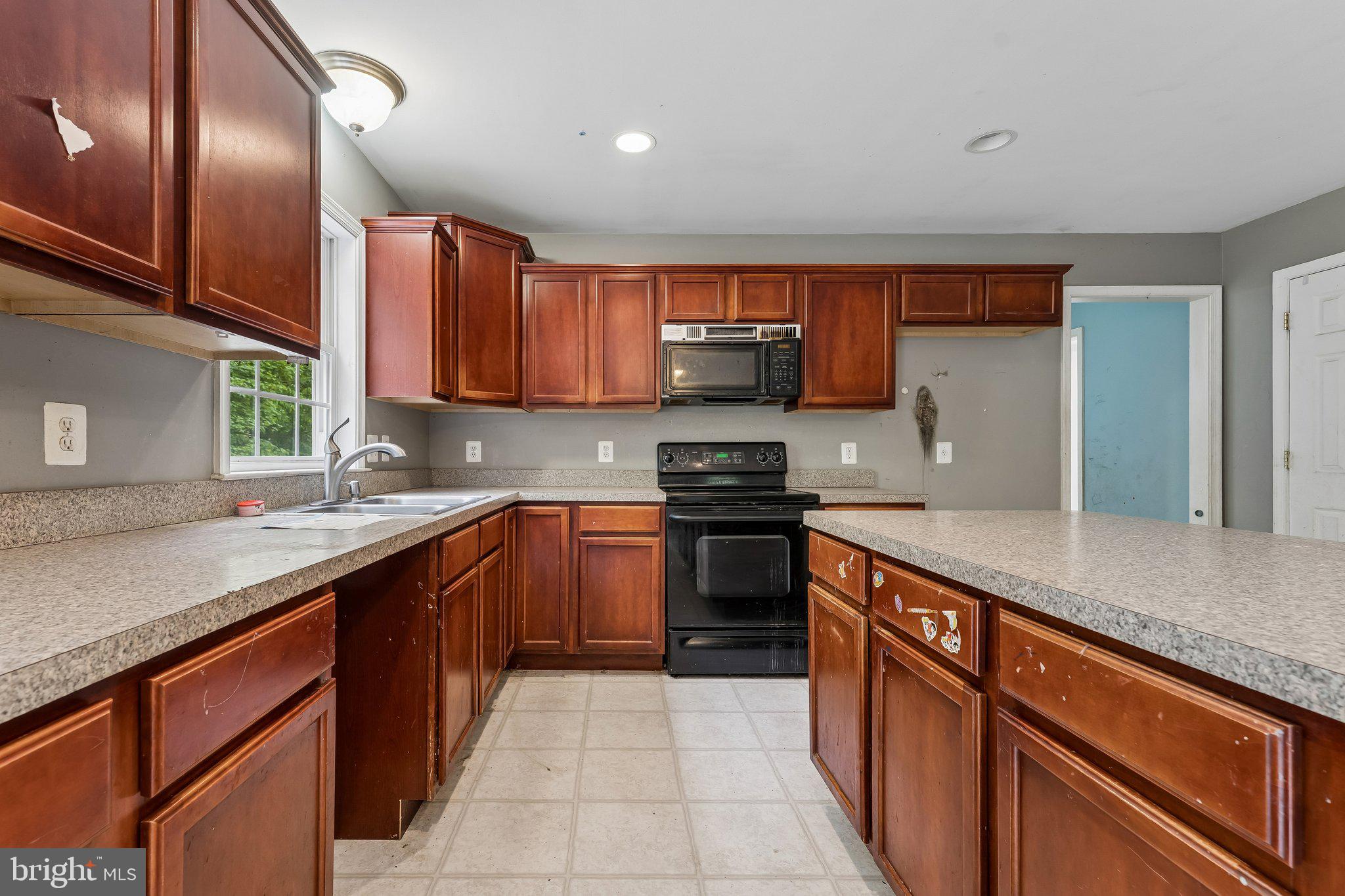 PRESIDENTIAL LAKES - Residential