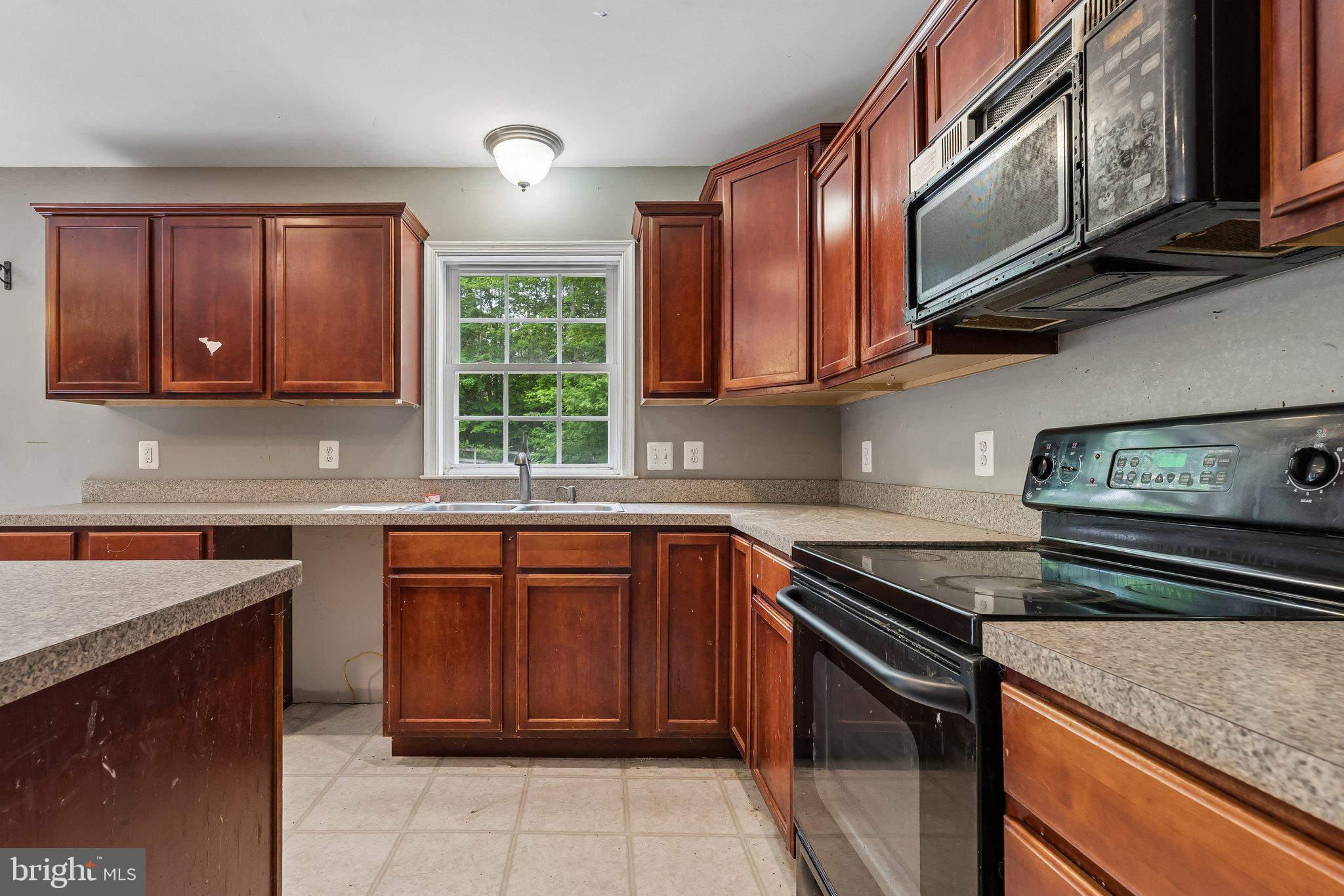 PRESIDENTIAL LAKES - Residential