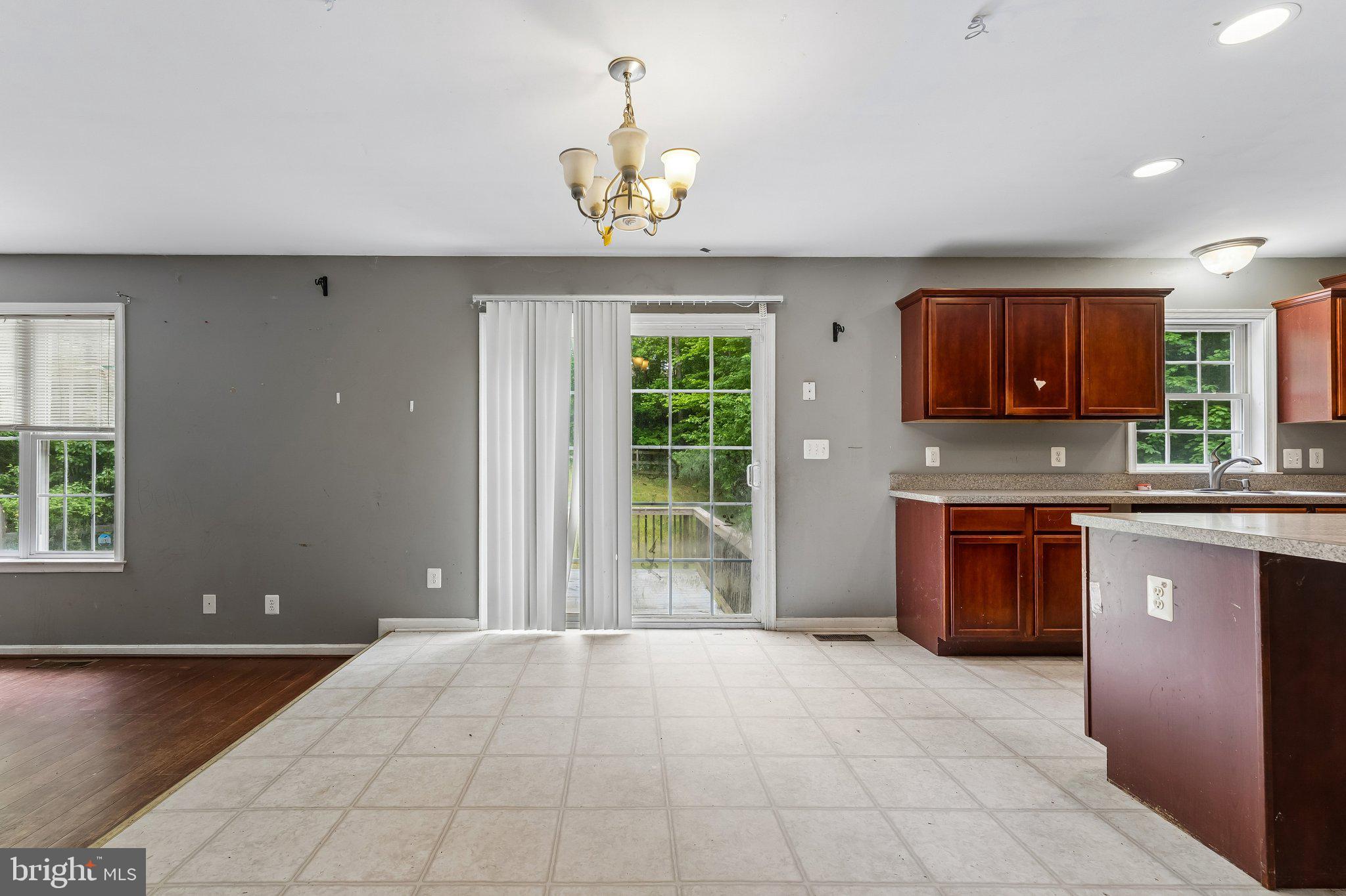 PRESIDENTIAL LAKES - Residential