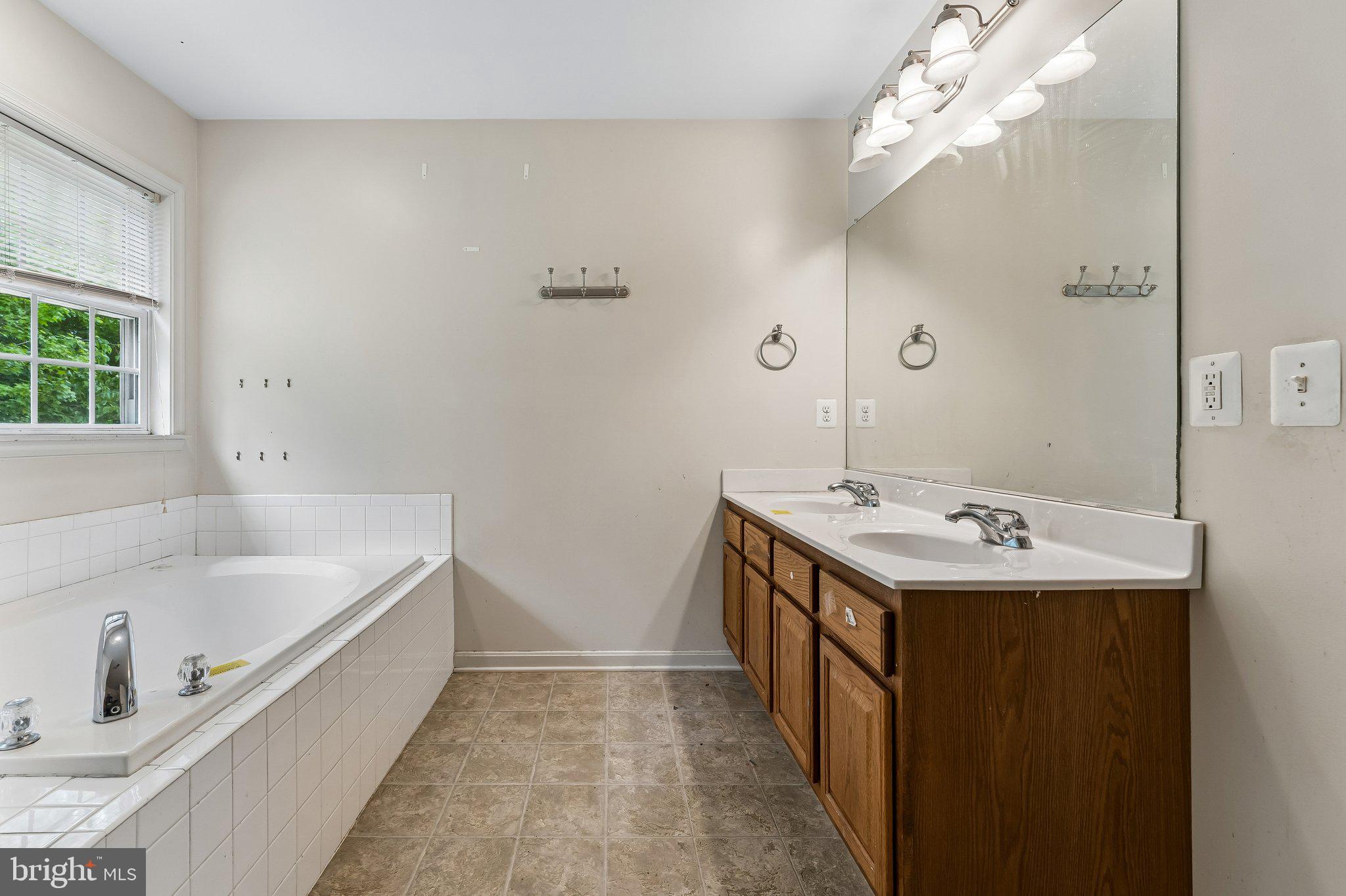PRESIDENTIAL LAKES - Residential