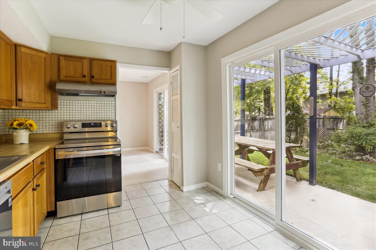 BROOKVILLE KNOLLS - Residential