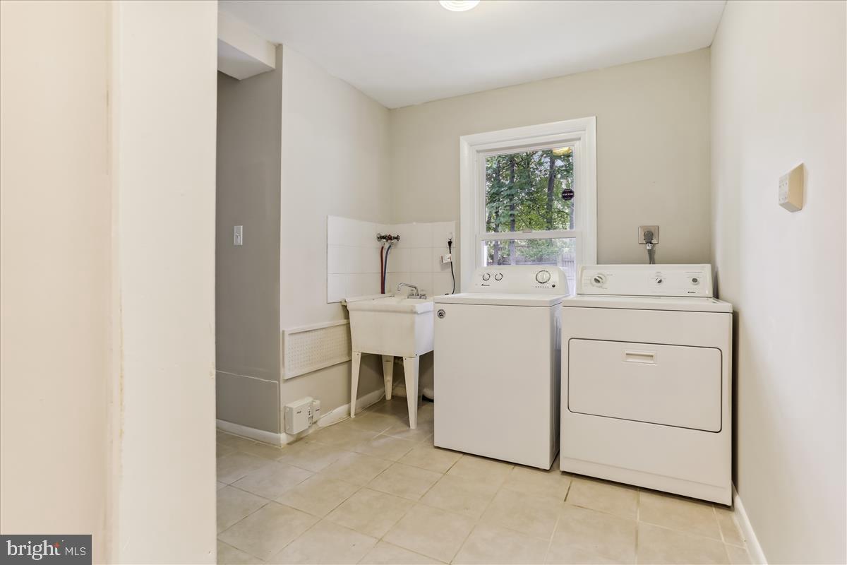 BROOKVILLE KNOLLS - Residential