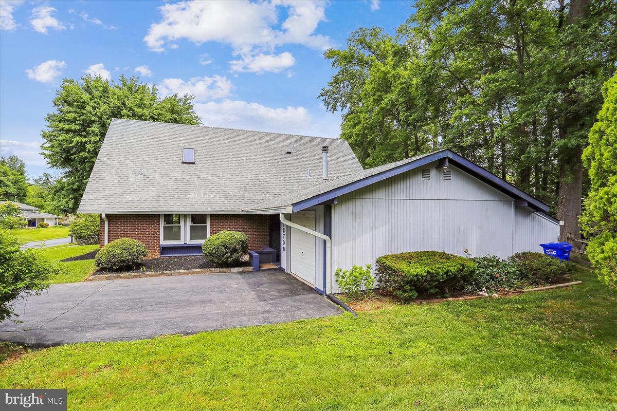 BROOKVILLE KNOLLS - Residential