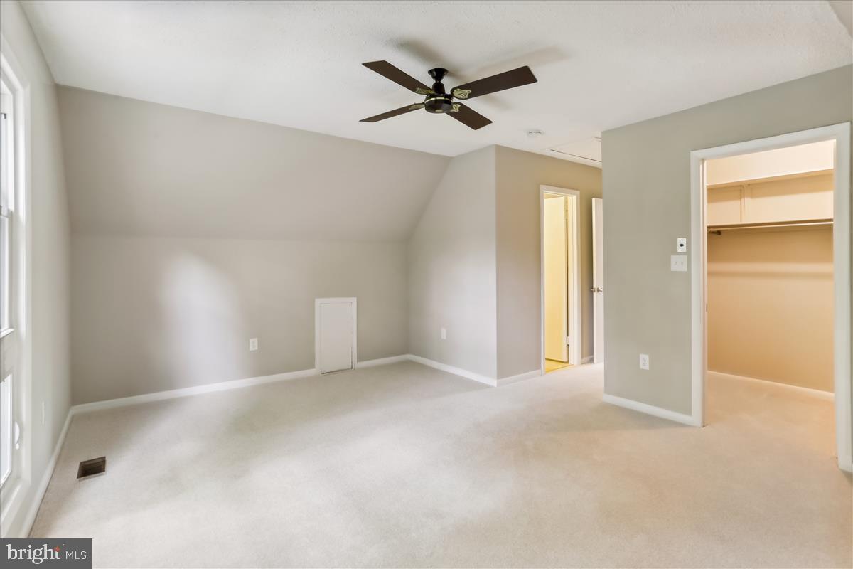 BROOKVILLE KNOLLS - Residential