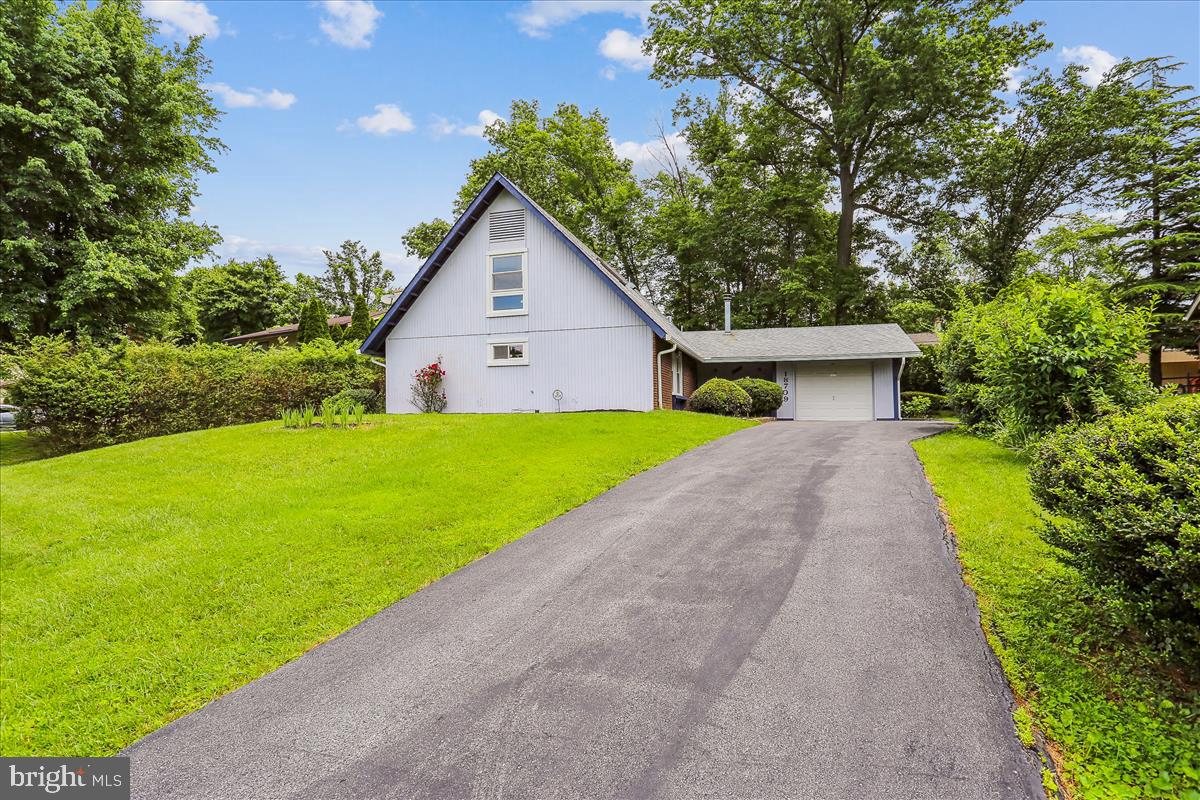 BROOKVILLE KNOLLS - Residential