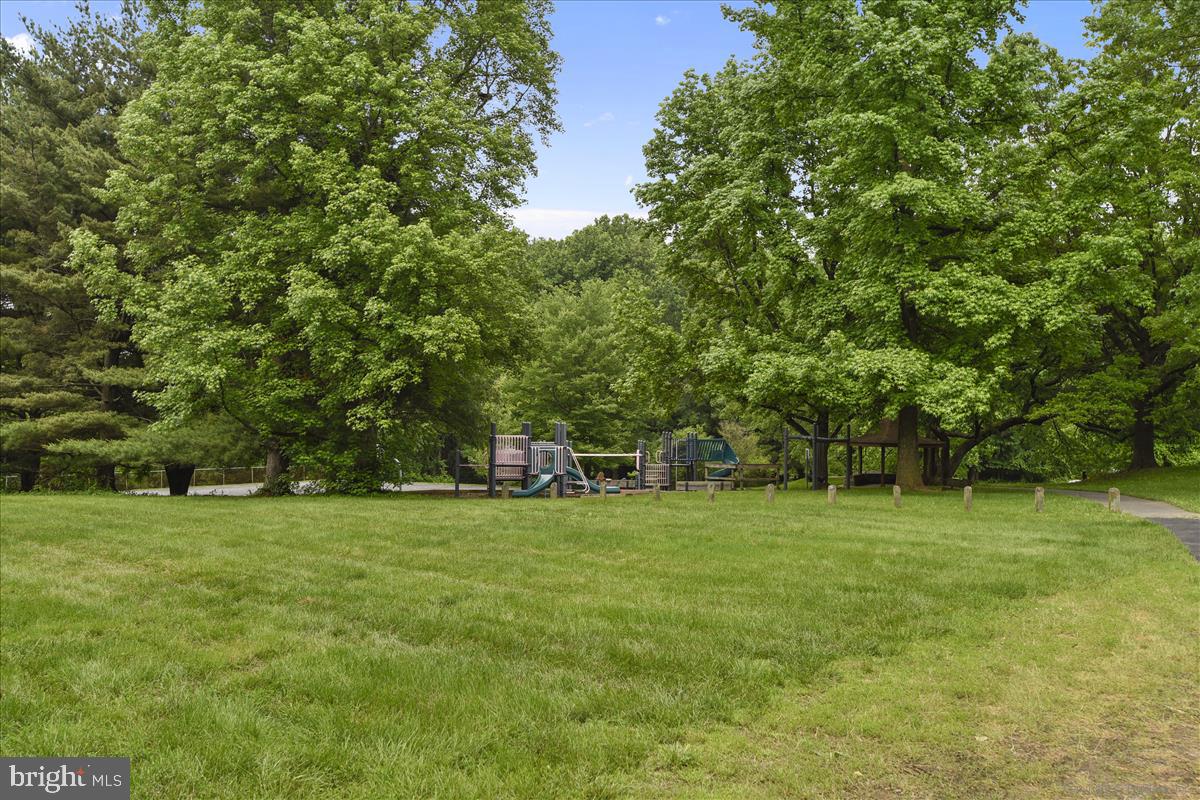 BROOKVILLE KNOLLS - Residential