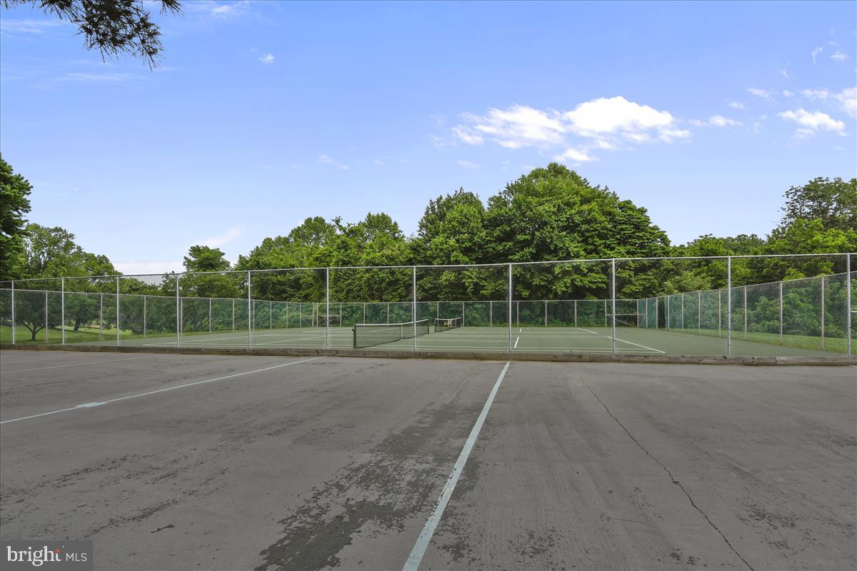 BROOKVILLE KNOLLS - Residential