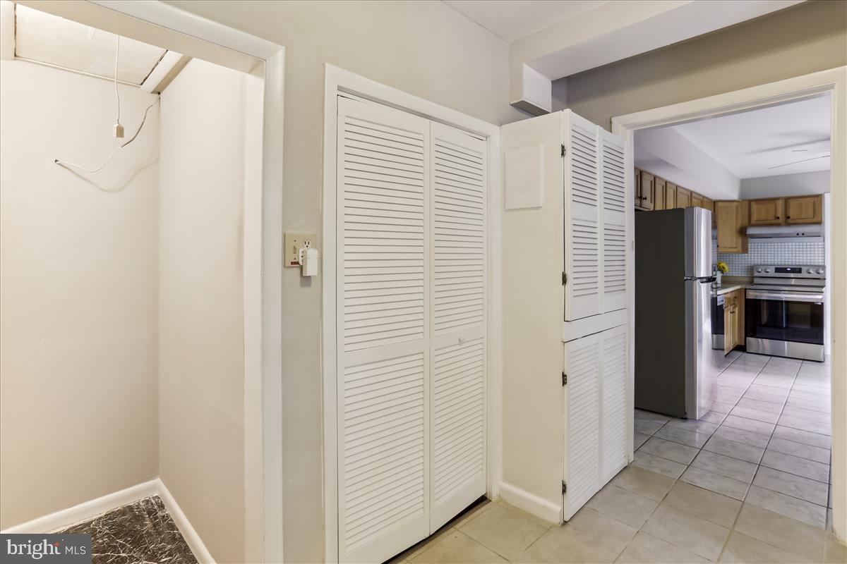 BROOKVILLE KNOLLS - Residential