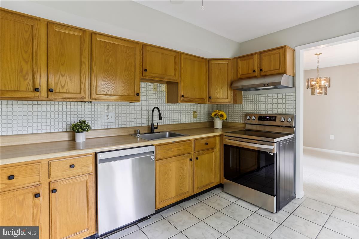 BROOKVILLE KNOLLS - Residential