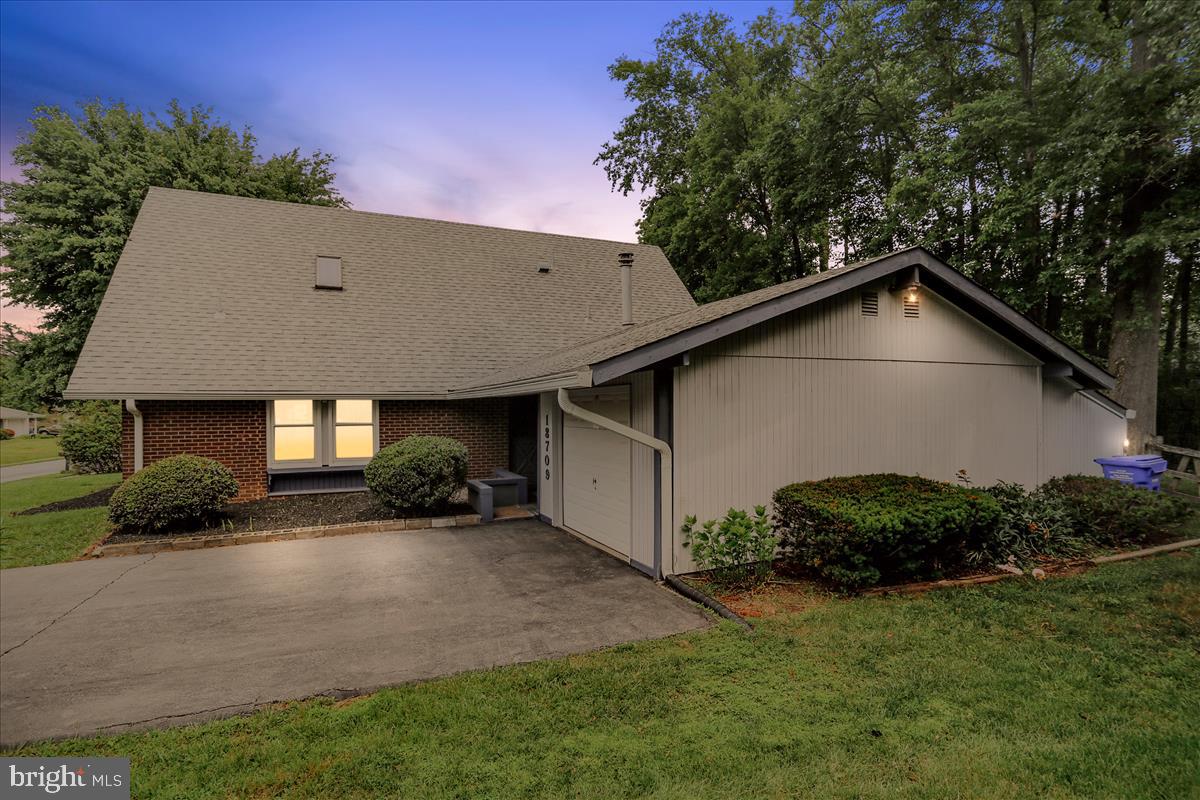 BROOKVILLE KNOLLS - Residential