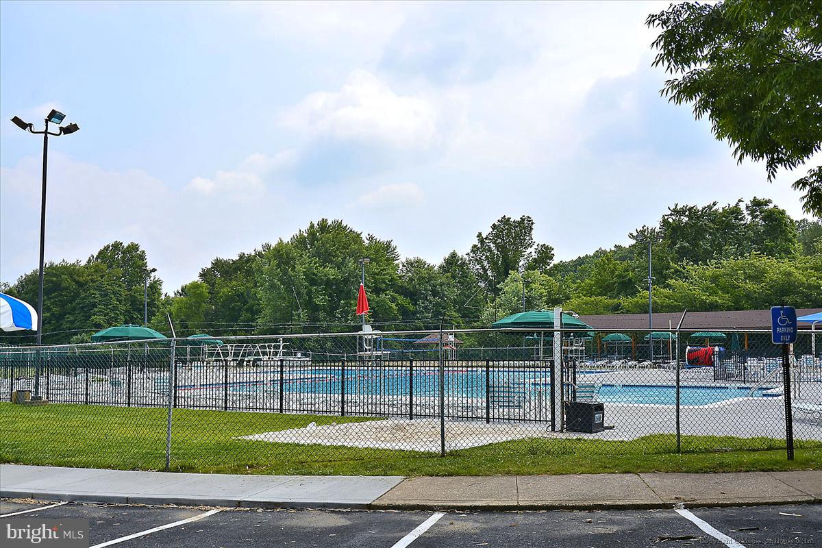 BROOKVILLE KNOLLS - Residential