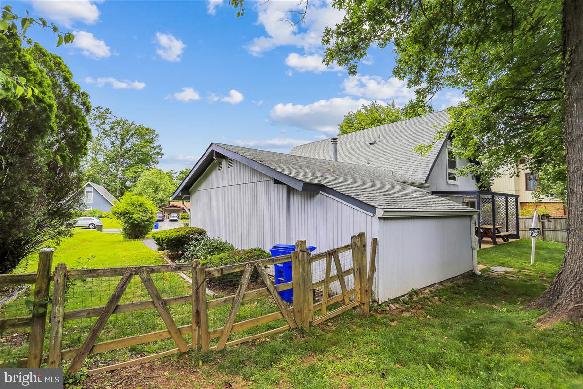 BROOKVILLE KNOLLS - Residential