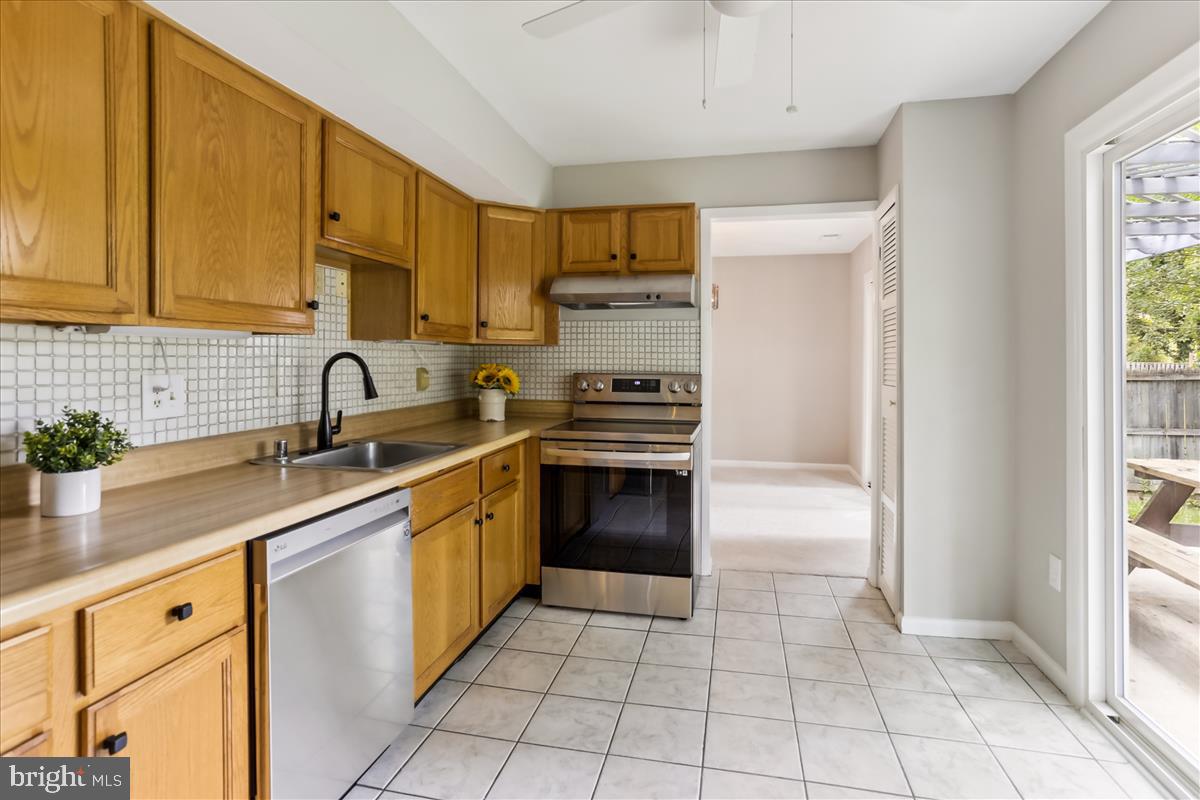 BROOKVILLE KNOLLS - Residential