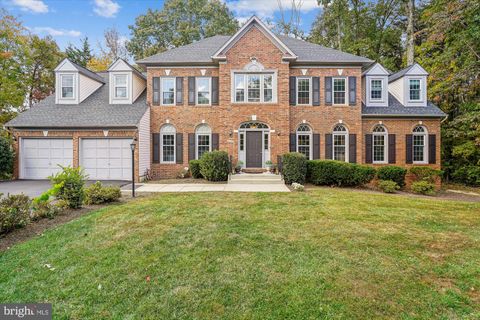 Photo of 8622 Cross Chase Court, FAIRFAX STATION, VA 22039 (MLS # VAFX2276150)