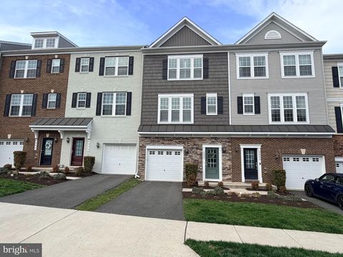 Photo of 6097 Camerons Ferry Drive, HAYMARKET, VA 20169 (MLS # VAPW2115912)