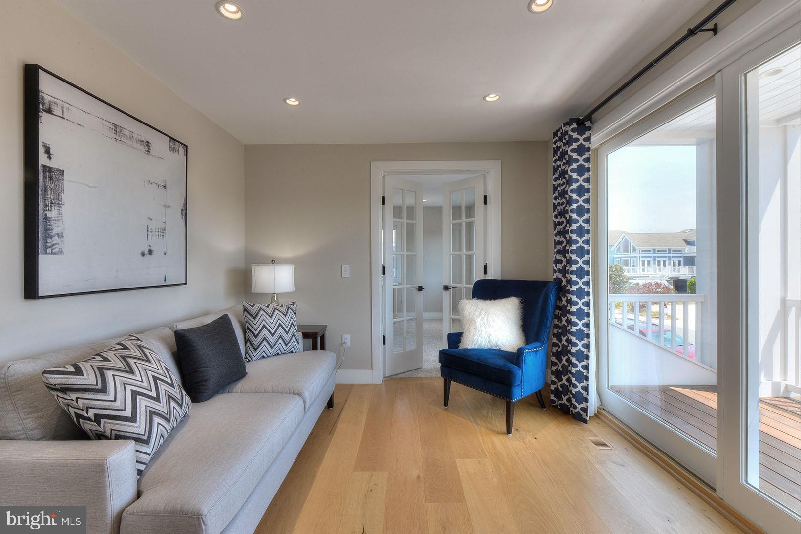 CAPE SHORES - Residential