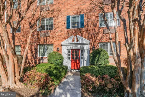 1632 W Abingdon Drive Unit 302, Alexandria, VA MLS: VAAX2042958